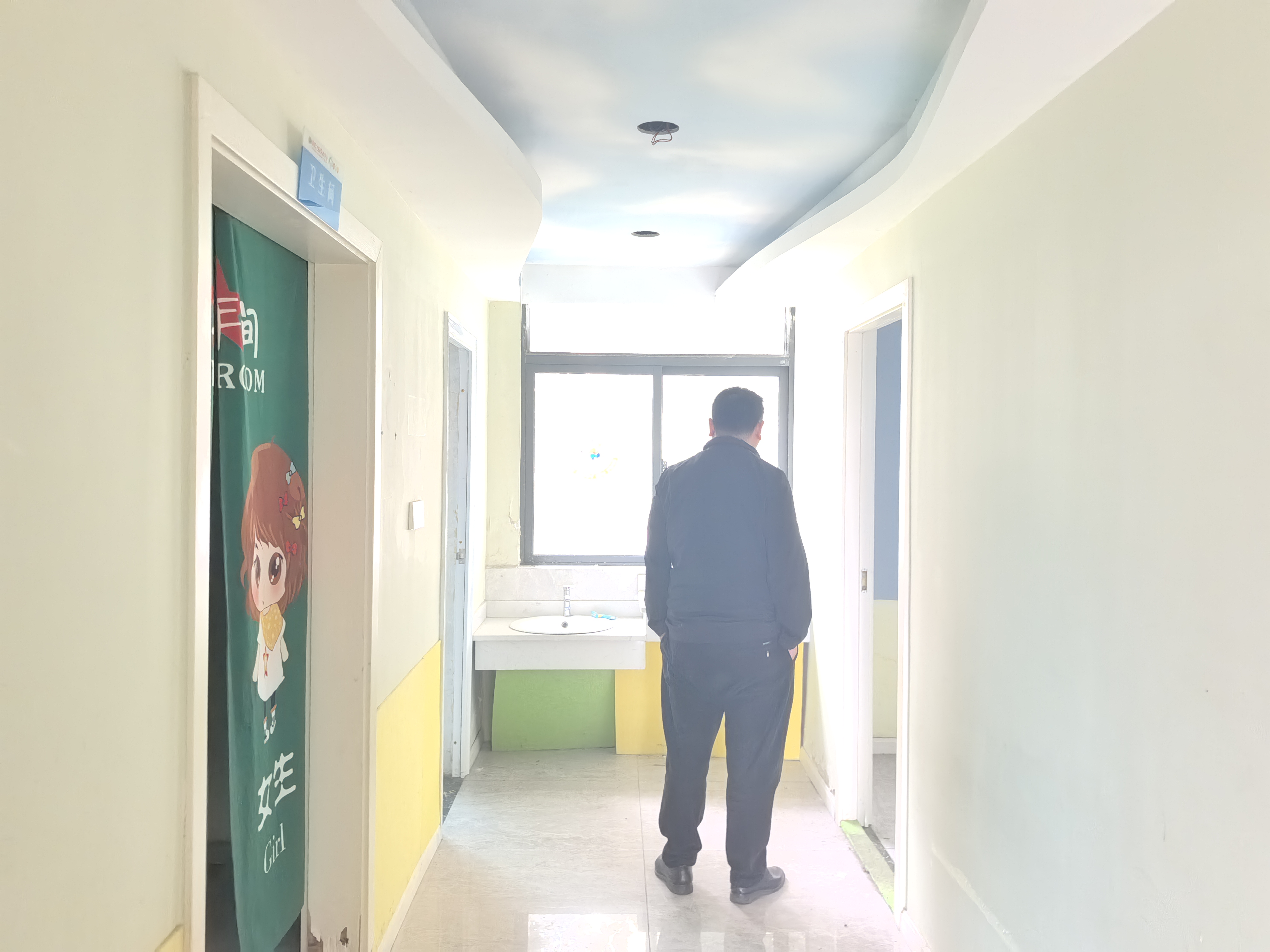 丽景天下一期 4室2厅2卫 5000.0元/月 丽景天下一期 4室2厅2卫 5000.0元/月室内图