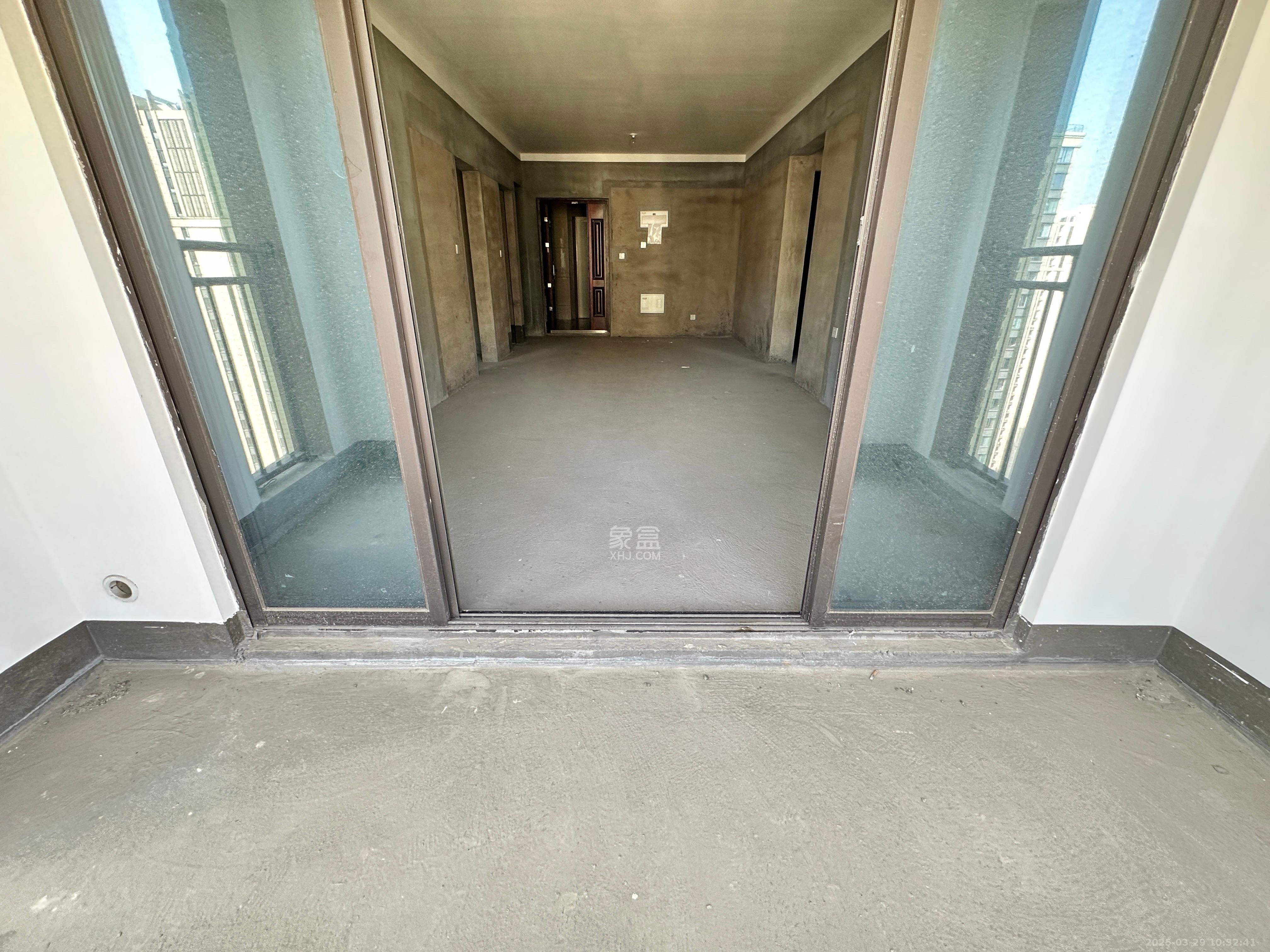 长房时代公馆 4室2厅2卫 107.00万 长房时代公馆 4室2厅2卫 107.00万客厅