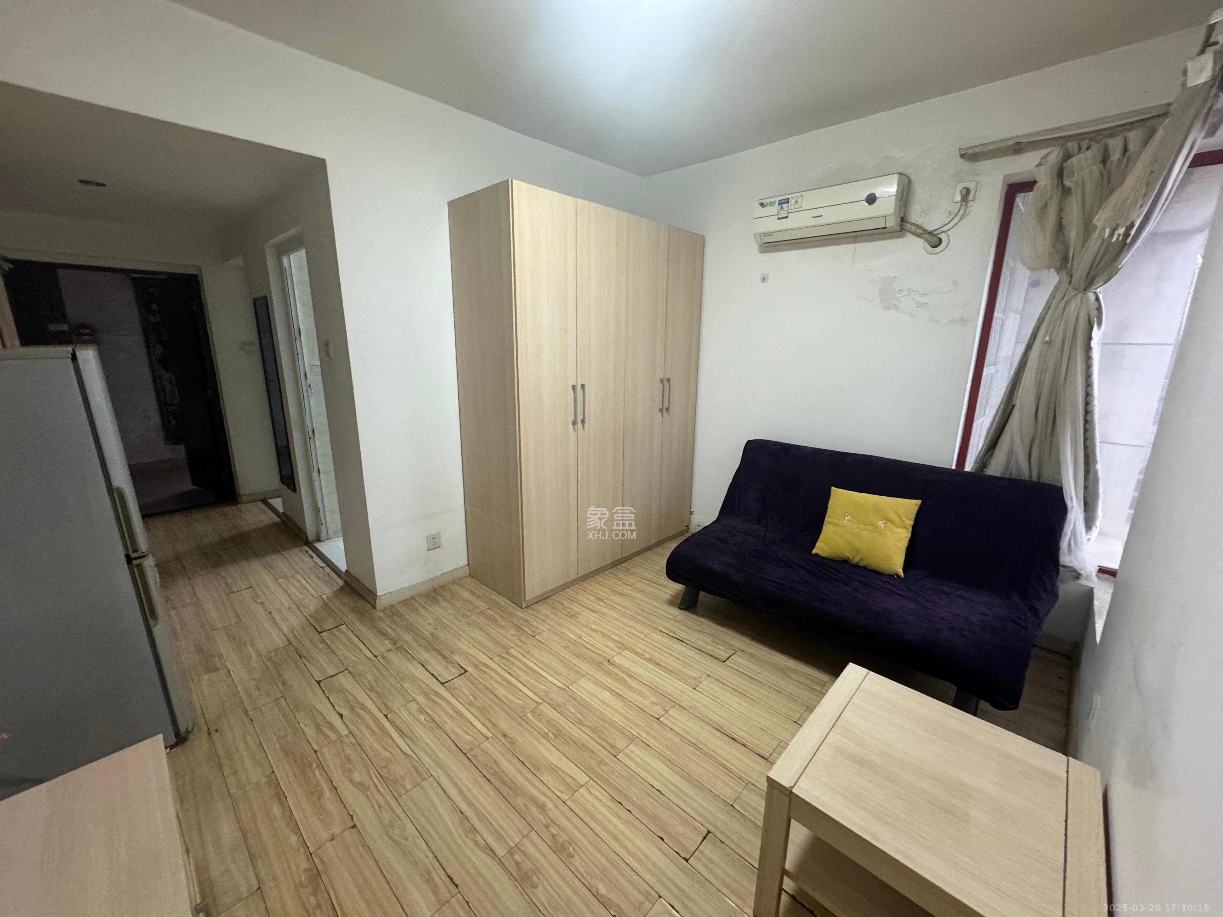 青和上座(上味舫大厦) 1室1厅1卫 2400.0元/月 青和上座(上味舫大厦) 1室1厅1卫 2400.0元/月室内图