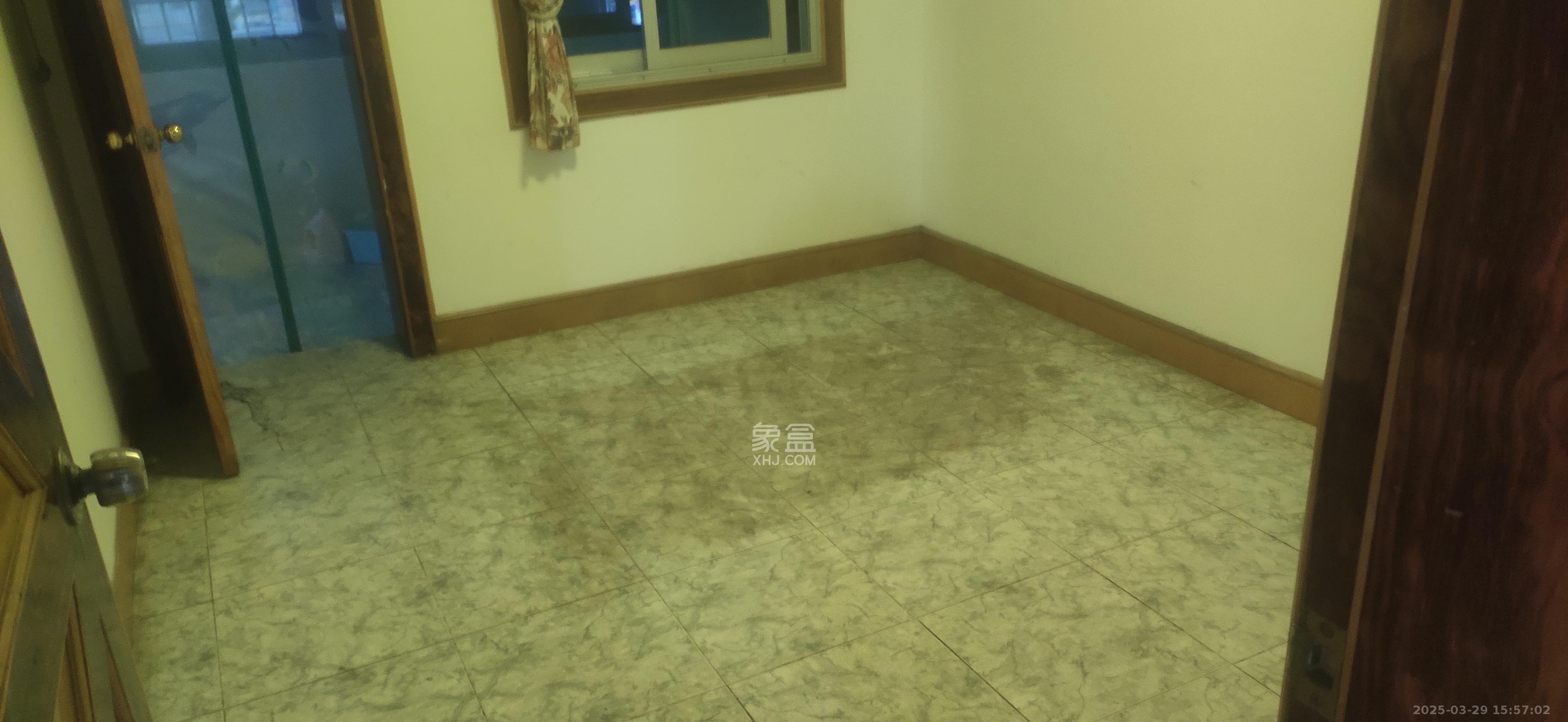 谊苑小区解放四村附362号  3室1厅1卫    1600.0元/月 谊苑小区解放四村附362号  3室1厅1卫    1600.0元/月室内图