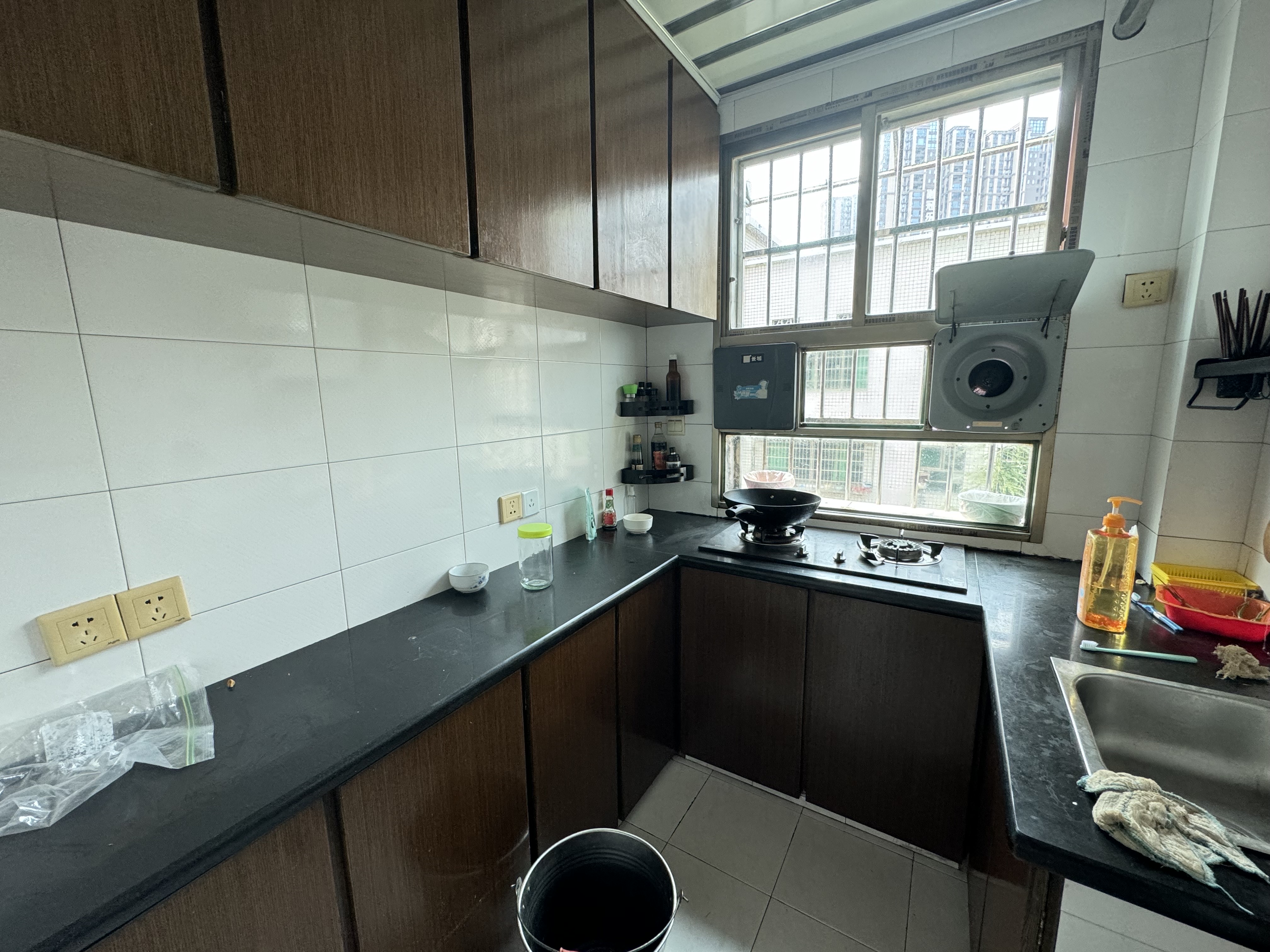 弘辰广电花园 3室2厅1卫 1000.0元/月 弘辰广电花园 3室2厅1卫 1000.0元/月室内图