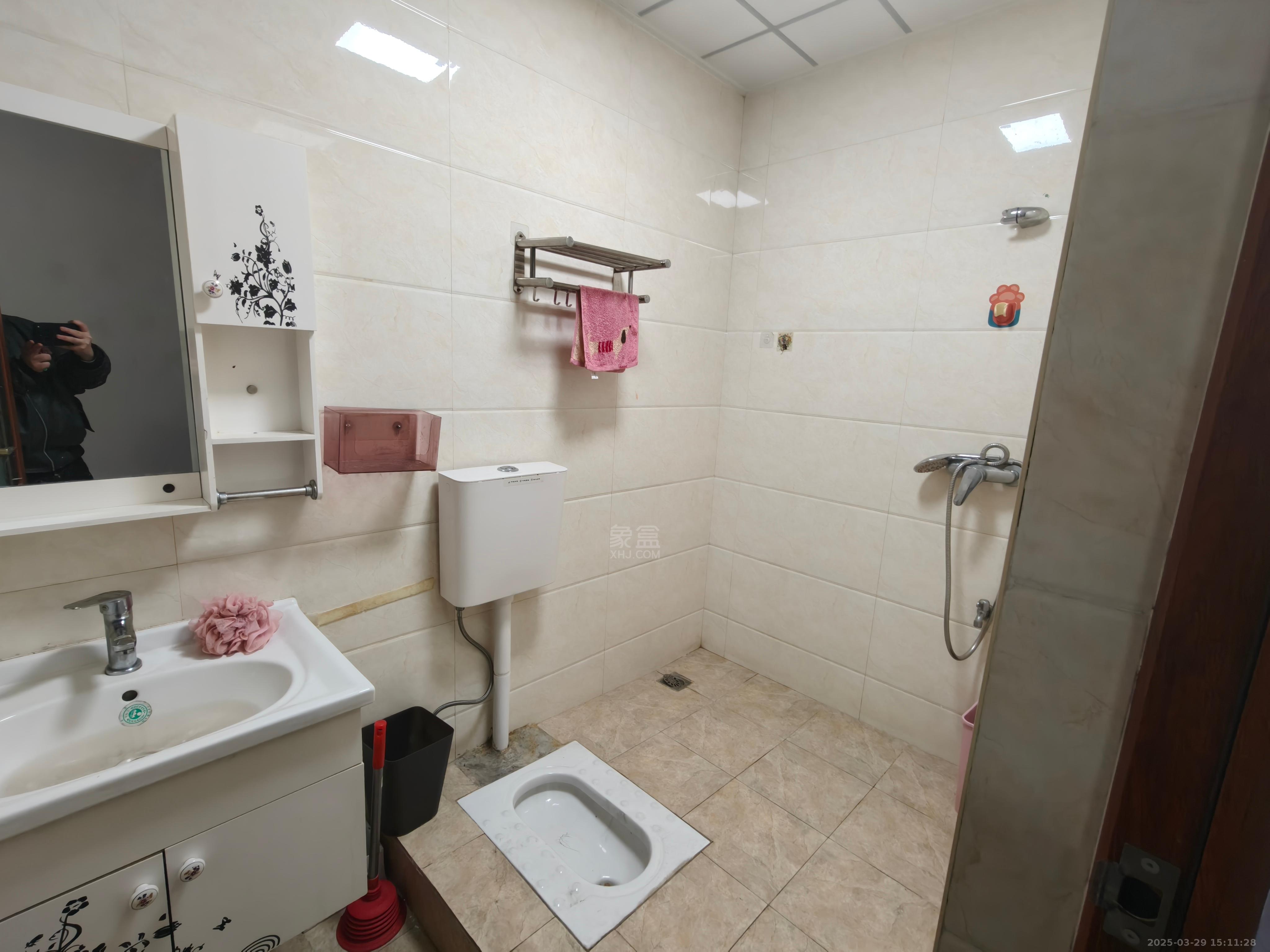 庐山一号 2室1厅1卫 1500.0元/月 庐山一号 2室1厅1卫 1500.0元/月室内图