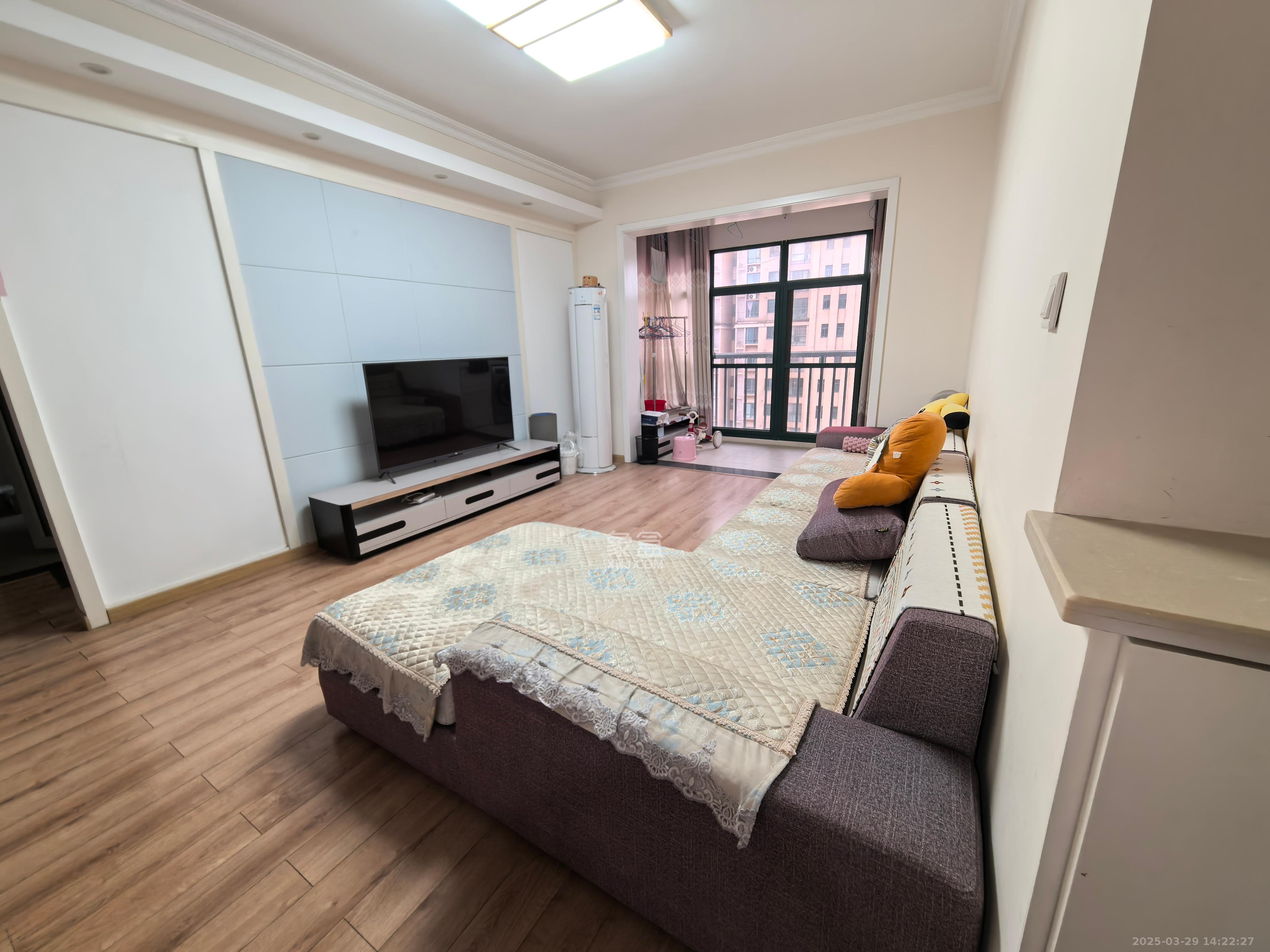 洋湖时代  3室2厅1卫    2200.0元/月 洋湖时代  3室2厅1卫    2200.0元/月