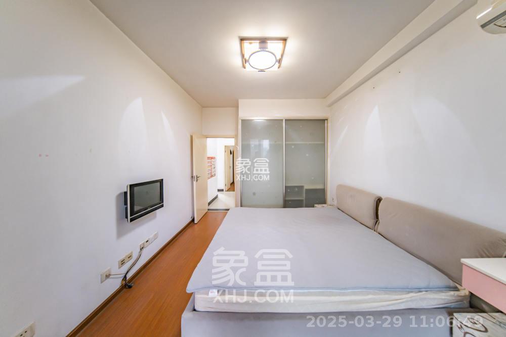 阳光100二期  3室2厅1卫   2350.00元/月室内图
