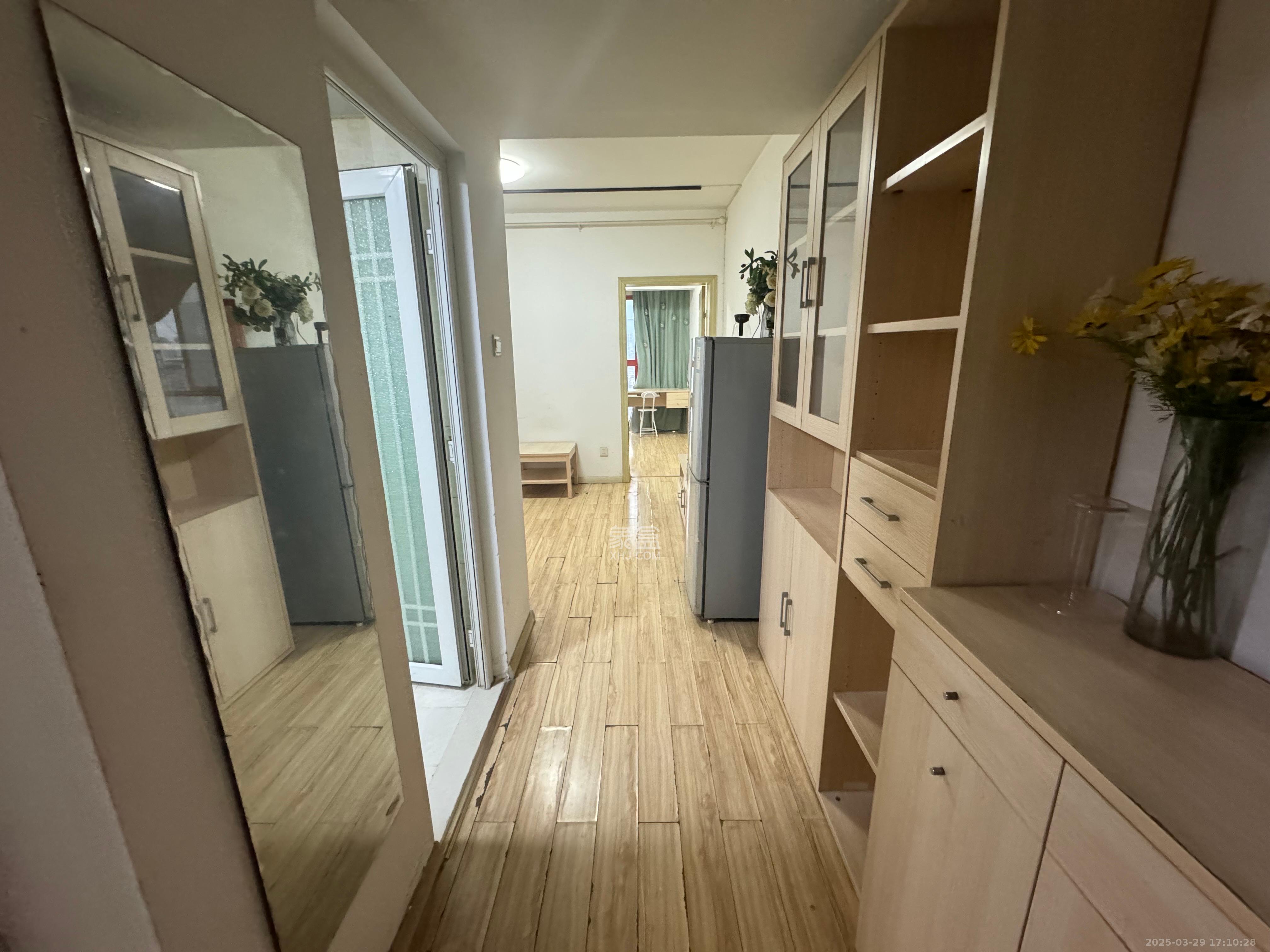 青和上座(上味舫大厦) 1室1厅1卫 2400.0元/月 青和上座(上味舫大厦) 1室1厅1卫 2400.0元/月室内图