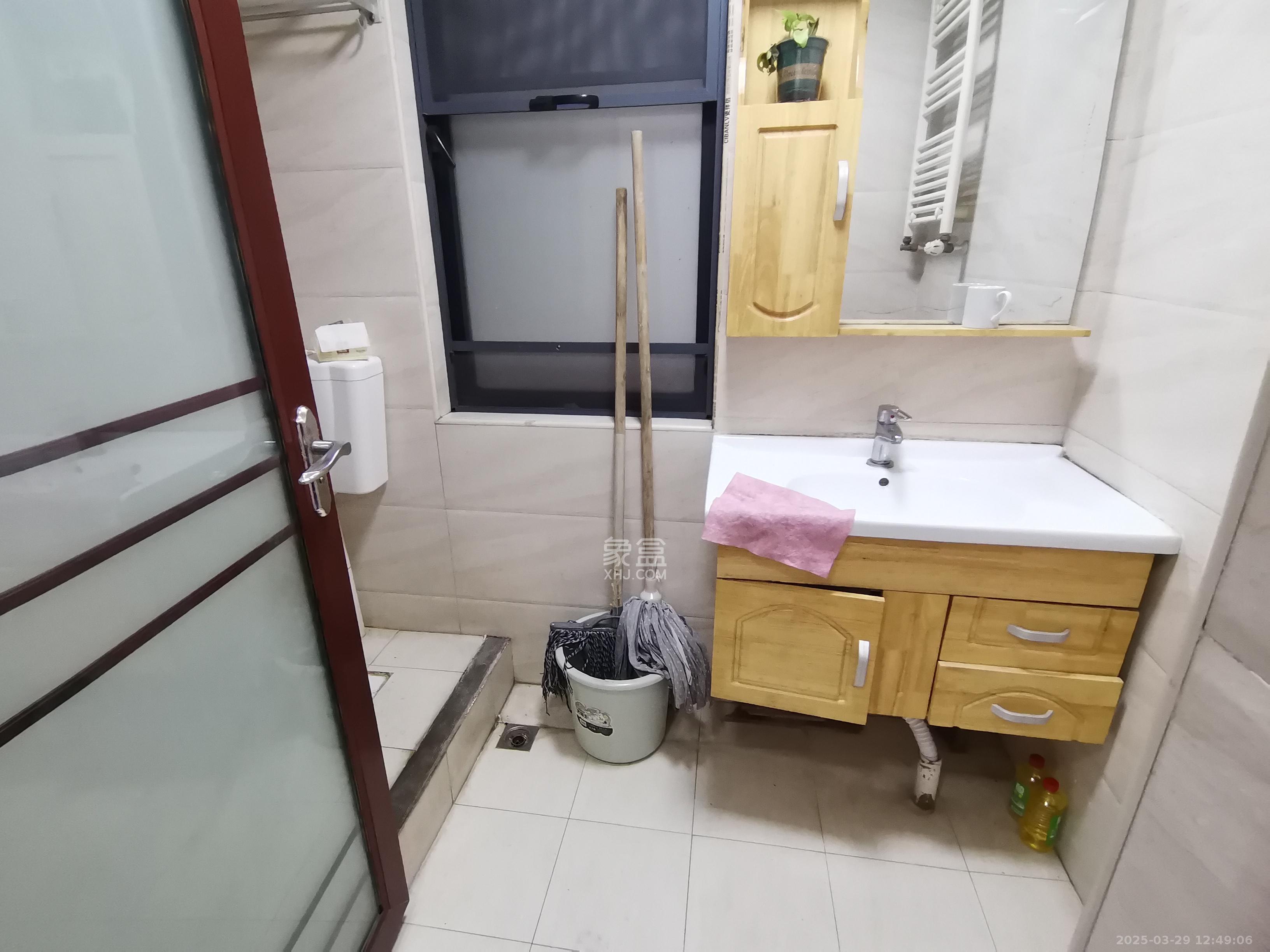 阳光100三期  3室2厅2卫   3200.00元/月室内图