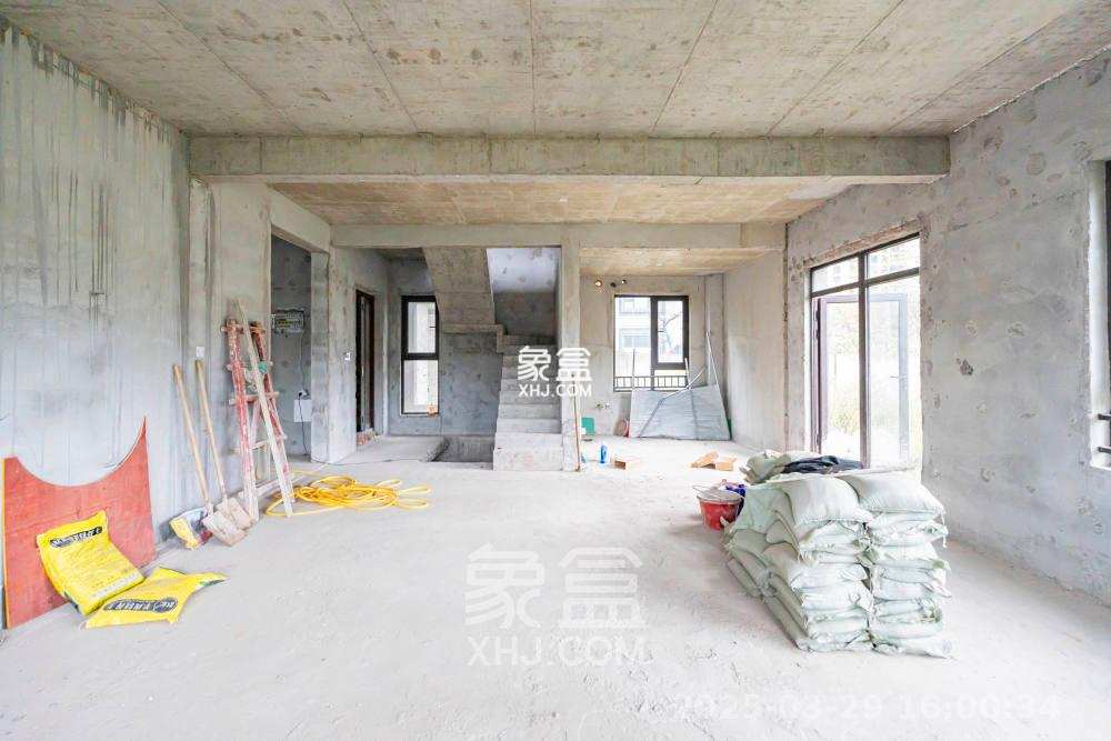 东原麓印长江C区 5室3厅4卫 6000.00元/月 东原麓印长江C区 5室3厅4卫 6000.00元/月室内图