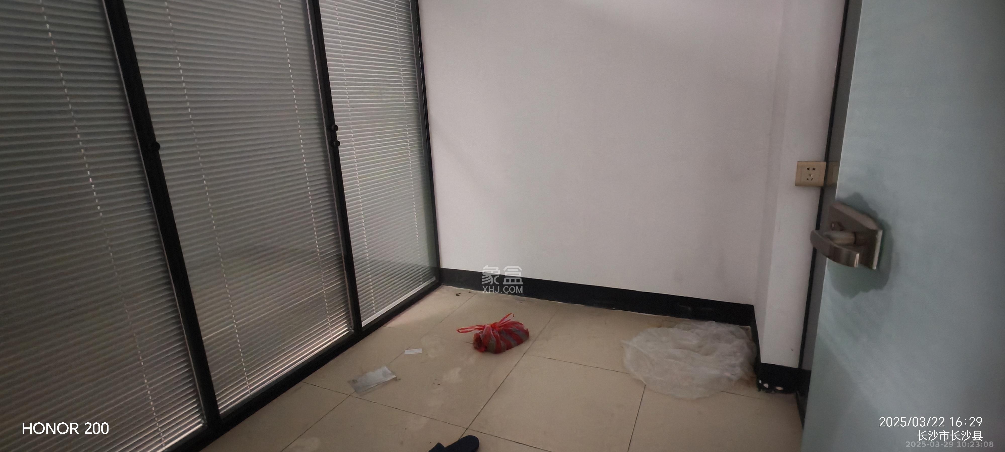 华润置地广场二期   145.0㎡      3750.0元/月室内图