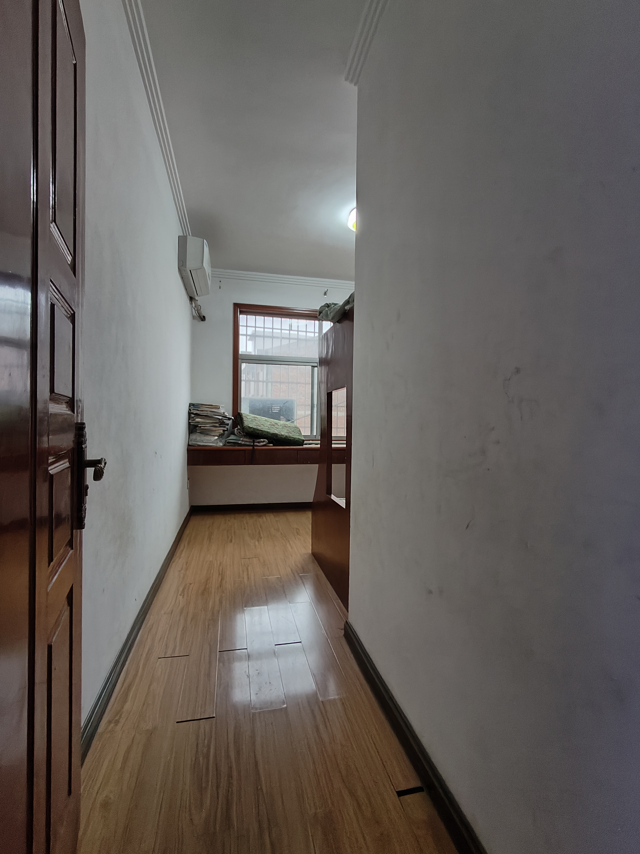 龙庭贵筑  3室2厅1卫    1600.0元/月 龙庭贵筑  3室2厅1卫    1600.0元/月室内图