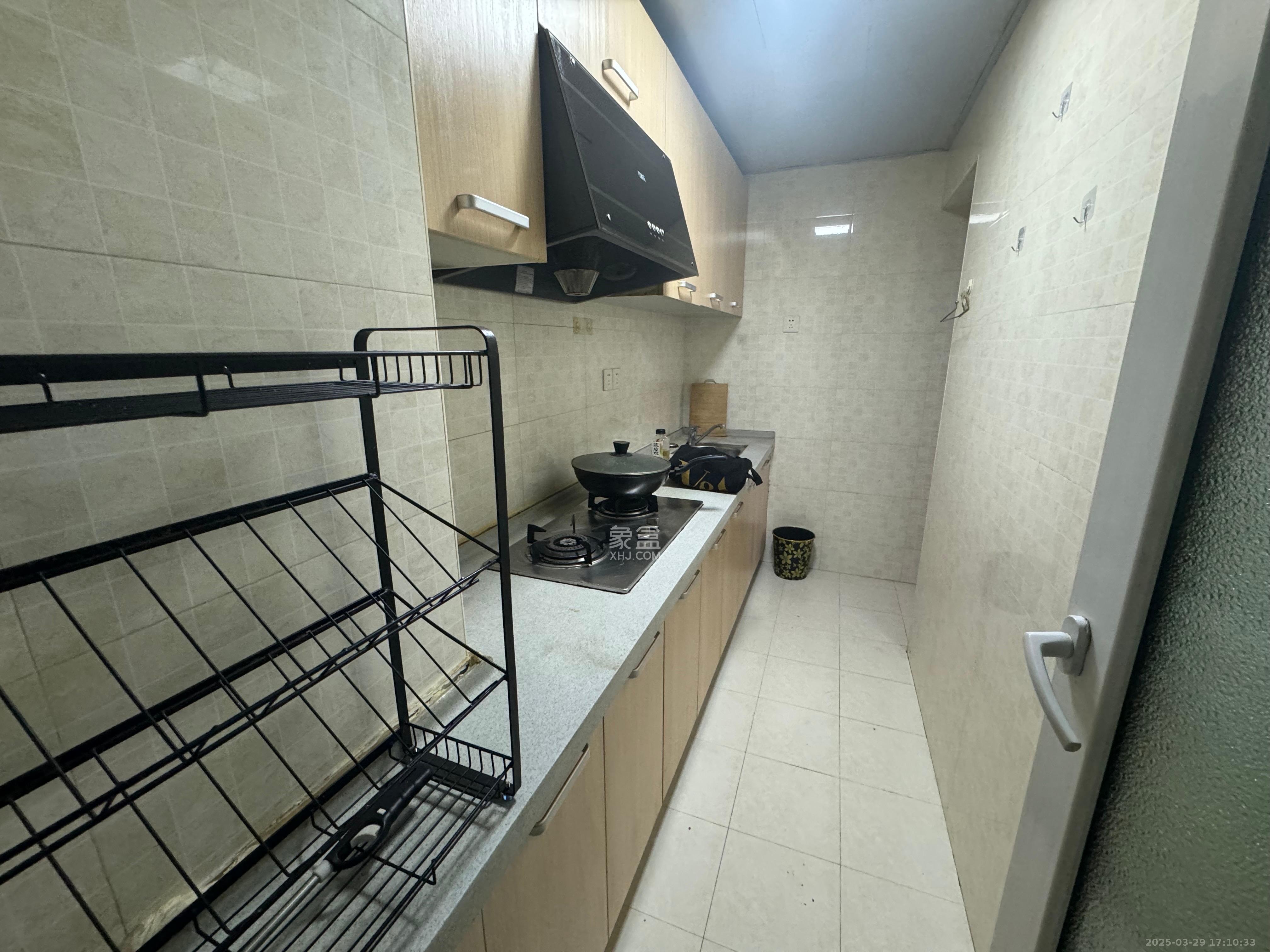 青和上座(上味舫大厦) 1室1厅1卫 2400.0元/月 青和上座(上味舫大厦) 1室1厅1卫 2400.0元/月室内图