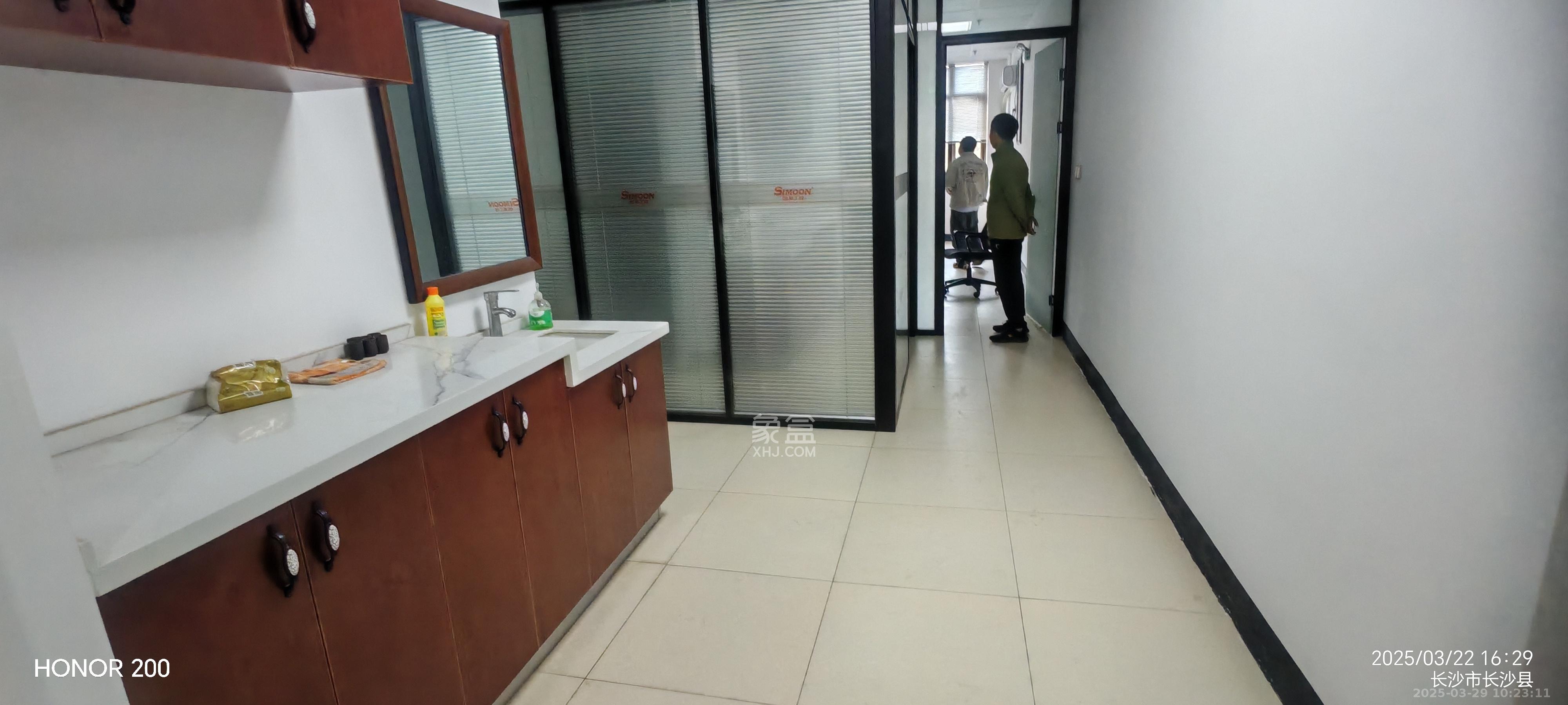 华润置地广场二期   145.0㎡      3750.0元/月室内图