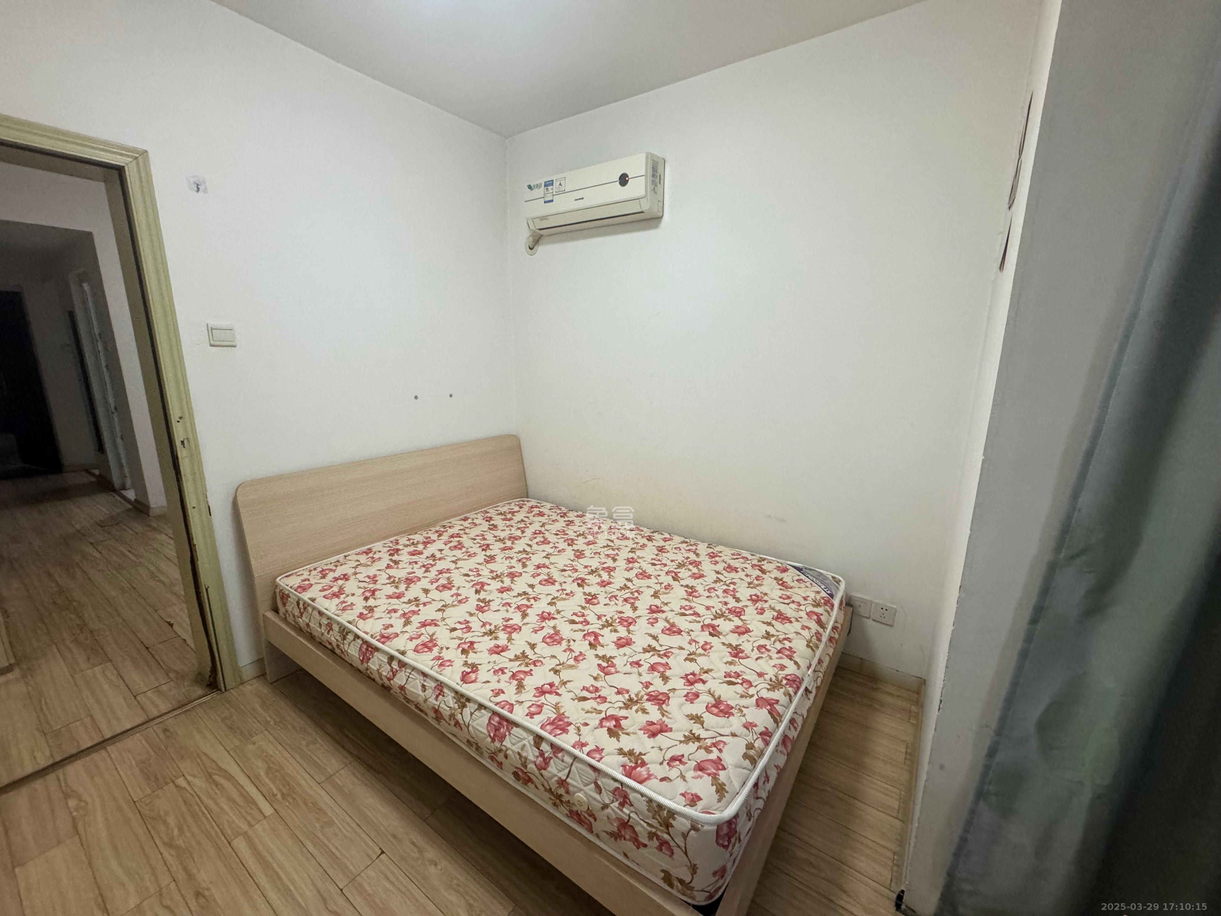 青和上座(上味舫大厦) 1室1厅1卫 2400.0元/月 青和上座(上味舫大厦) 1室1厅1卫 2400.0元/月室内图