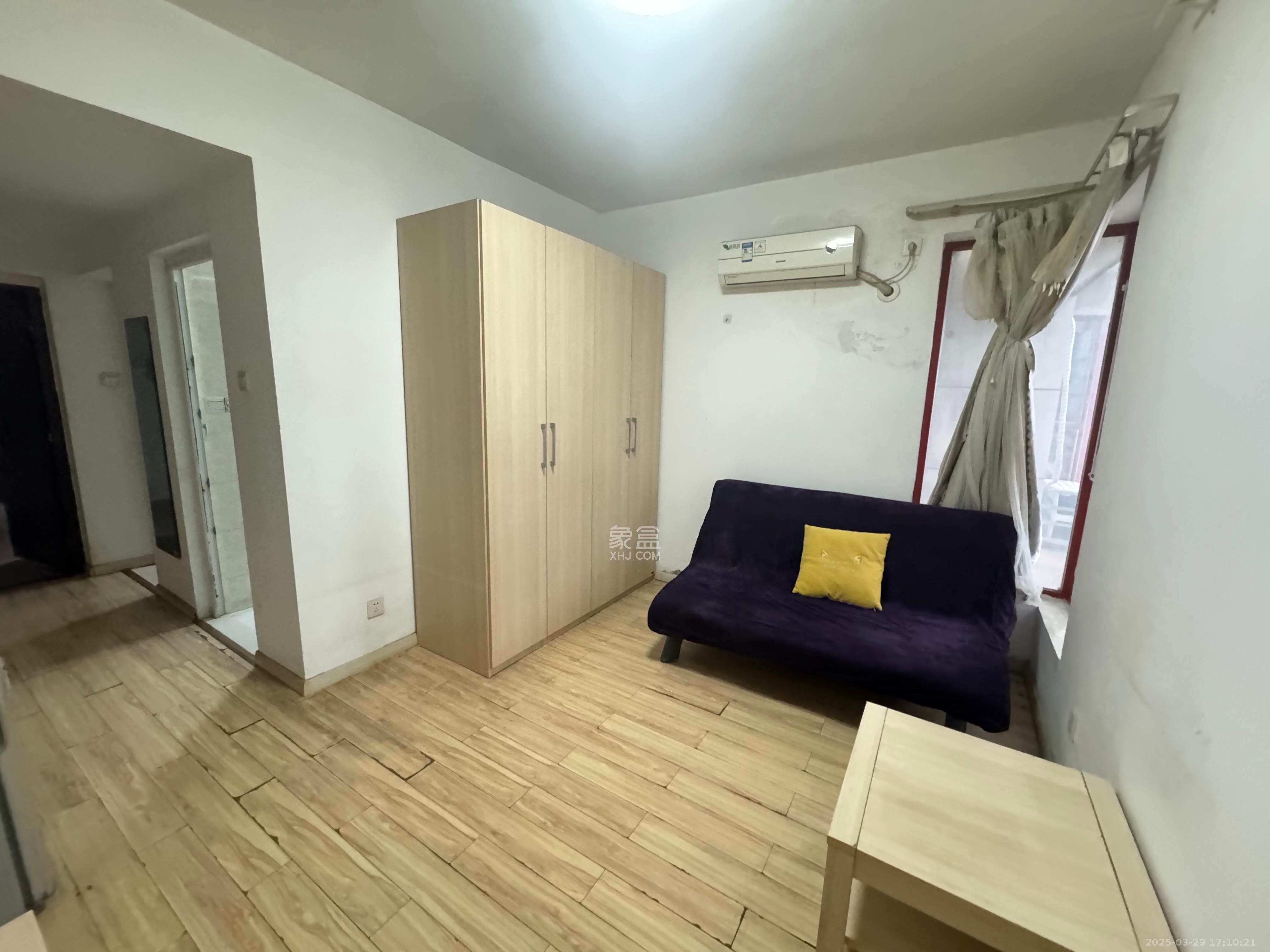 青和上座(上味舫大厦) 1室1厅1卫 2400.0元/月 青和上座(上味舫大厦) 1室1厅1卫 2400.0元/月室内图