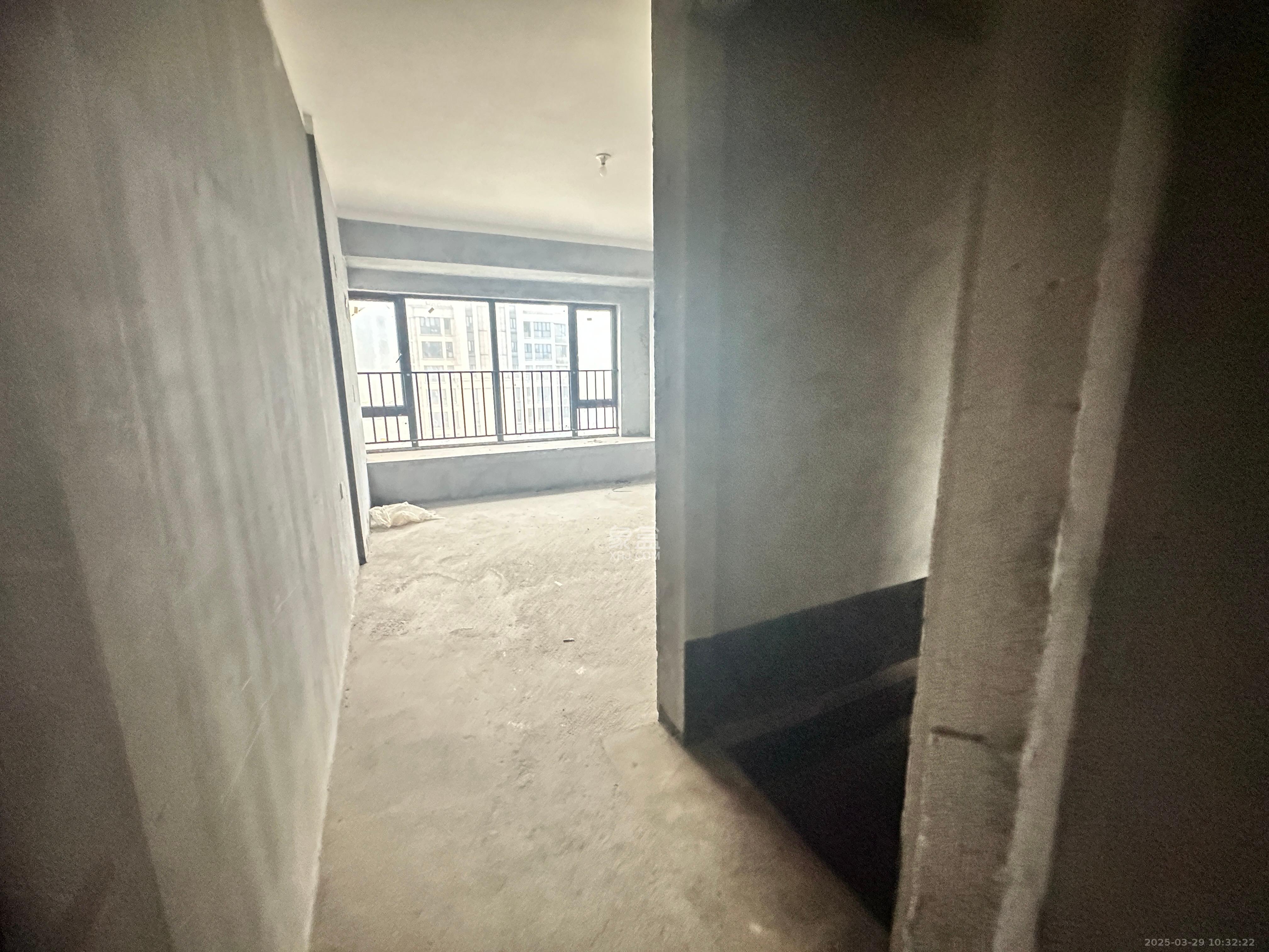 长房时代公馆 4室2厅2卫 107.00万 长房时代公馆 4室2厅2卫 107.00万客厅