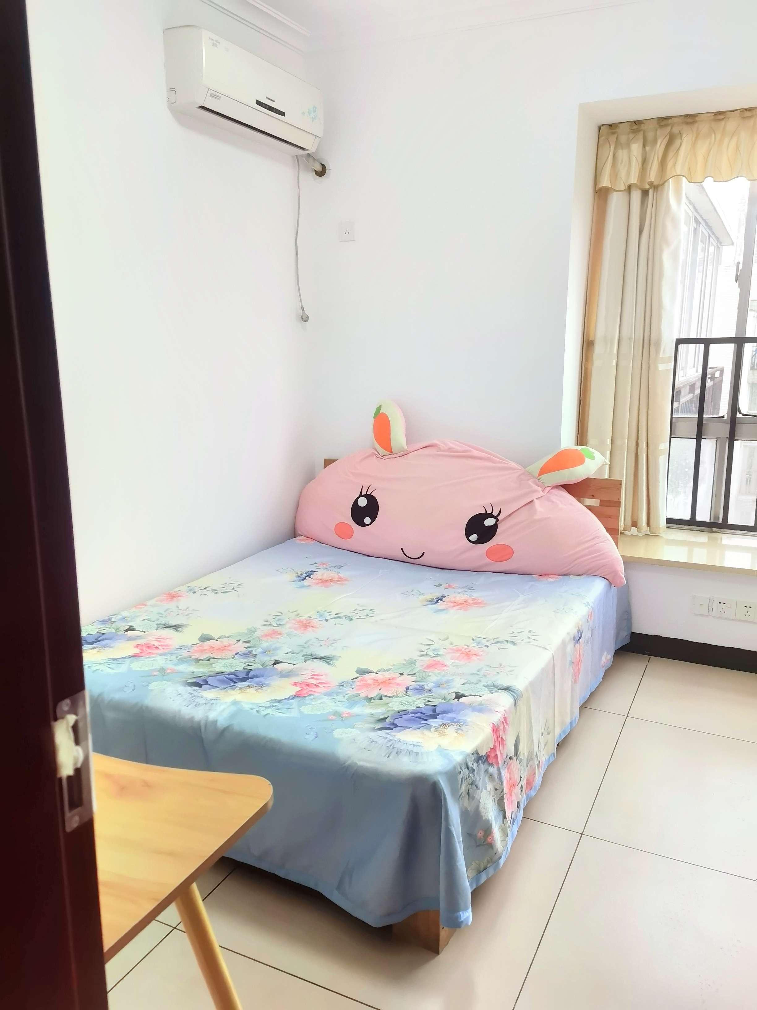 银色现代城 2室2厅1卫 1400.0元/月 银色现代城 2室2厅1卫 1400.0元/月室内图