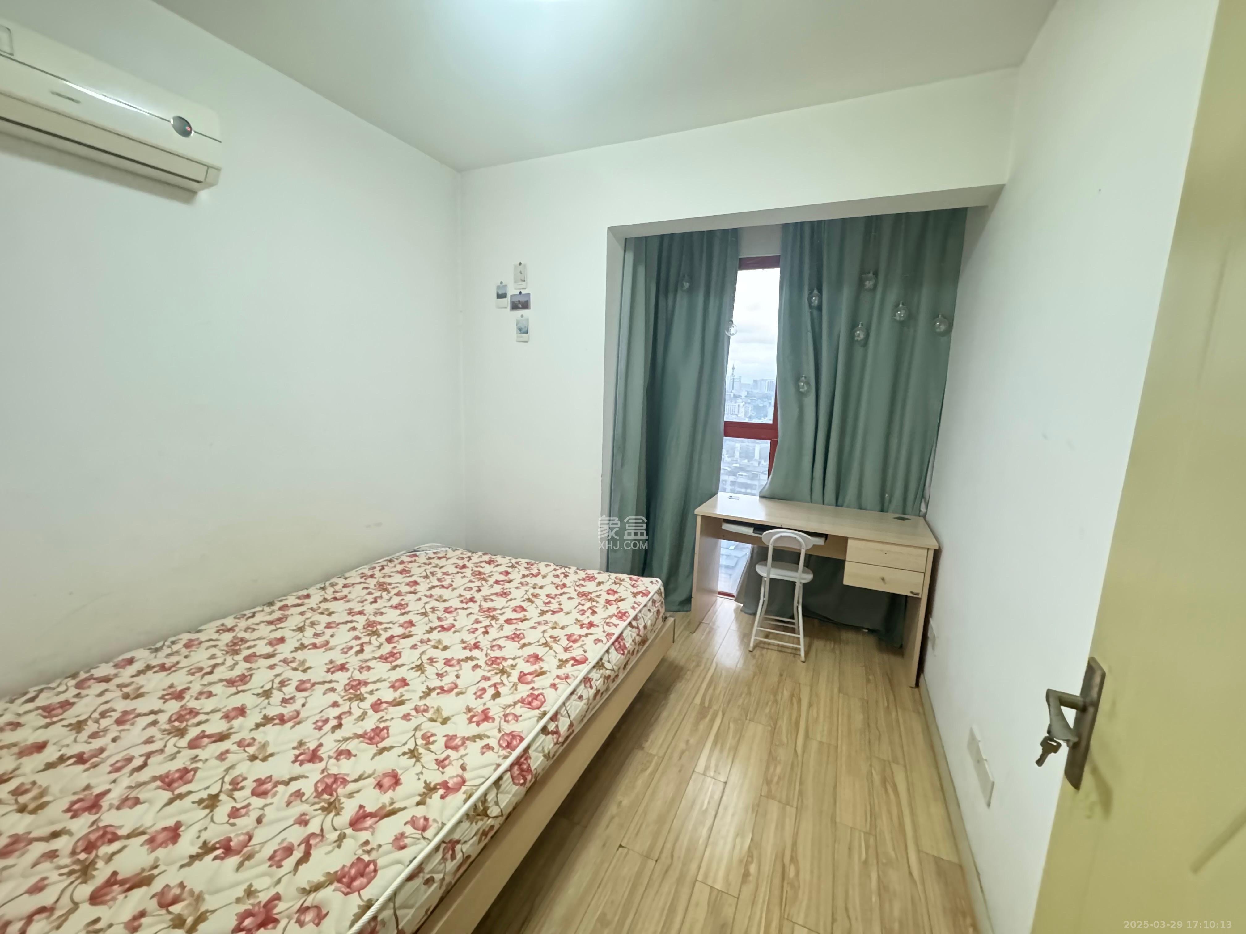 青和上座(上味舫大厦) 1室1厅1卫 2400.0元/月 青和上座(上味舫大厦) 1室1厅1卫 2400.0元/月室内图