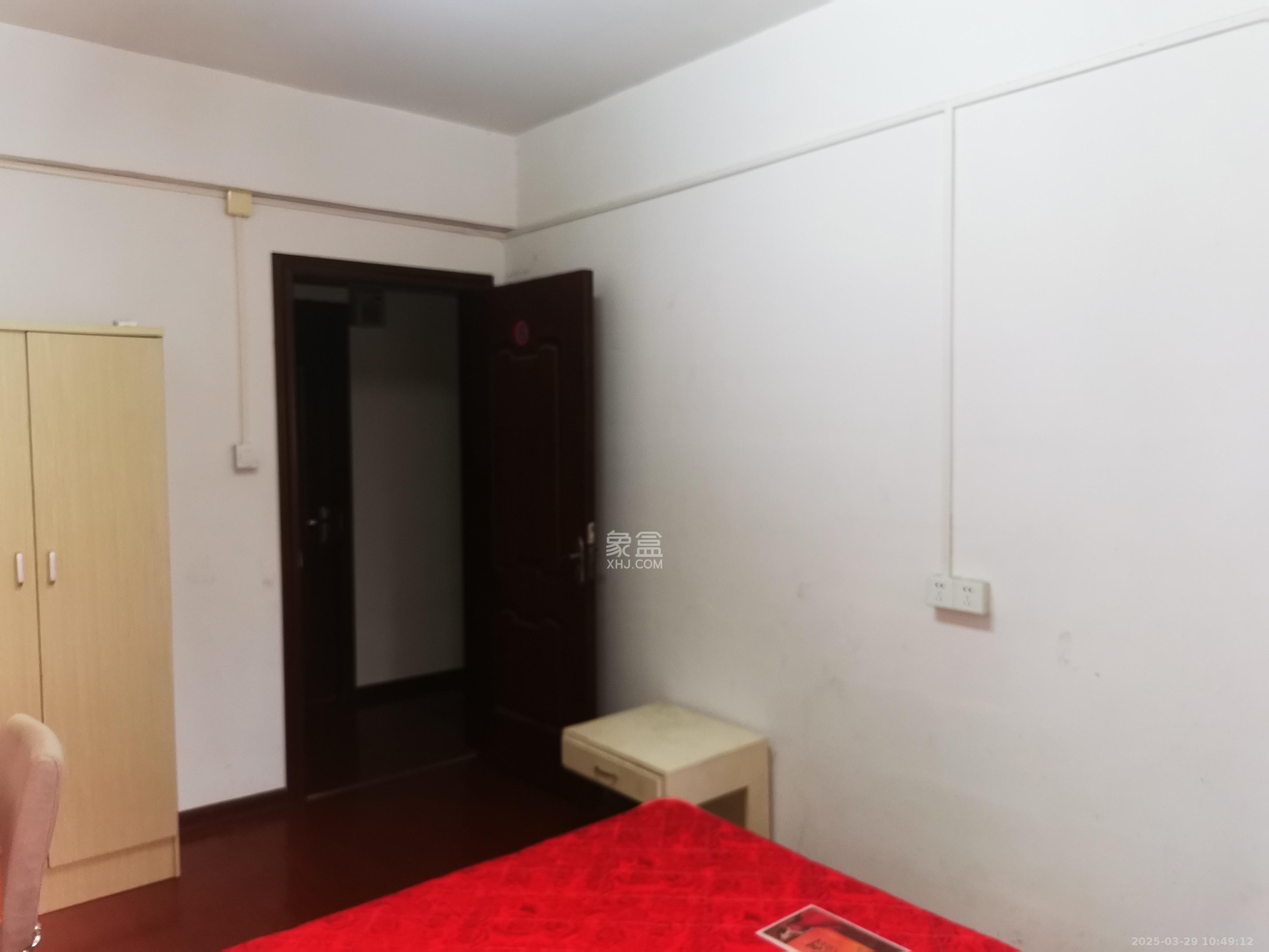 绿雅园 1室1厅1卫 700.0元/月 绿雅园 1室1厅1卫 700.0元/月室内图