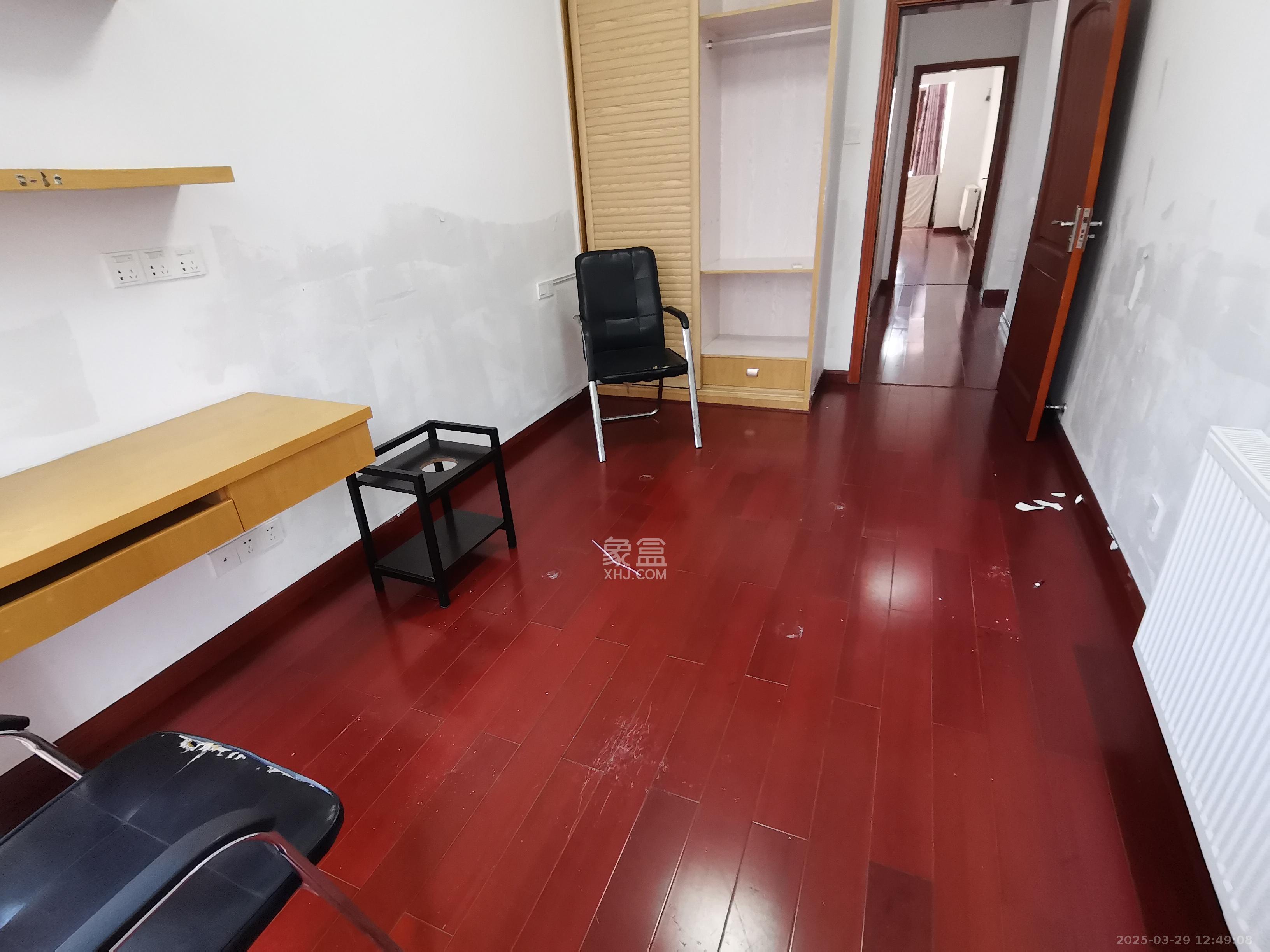 阳光100三期  3室2厅2卫   3200.00元/月室内图