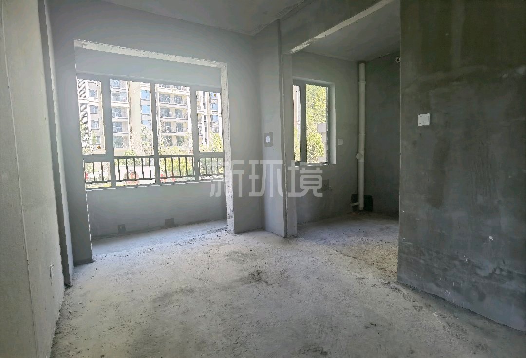 中建凤栖台  4室2厅2卫   71.80万客厅