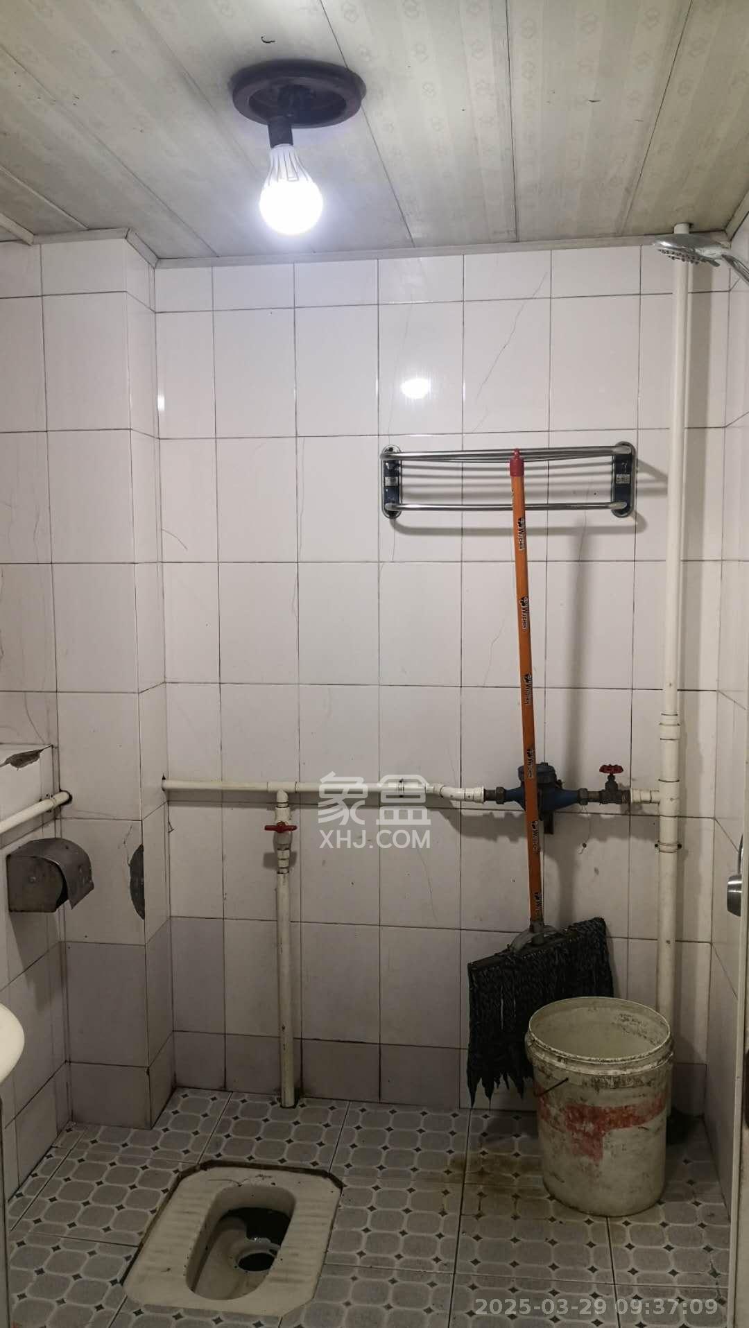 银力家园 2室2厅2卫 1800.0元/月 银力家园 2室2厅2卫 1800.0元/月室内图