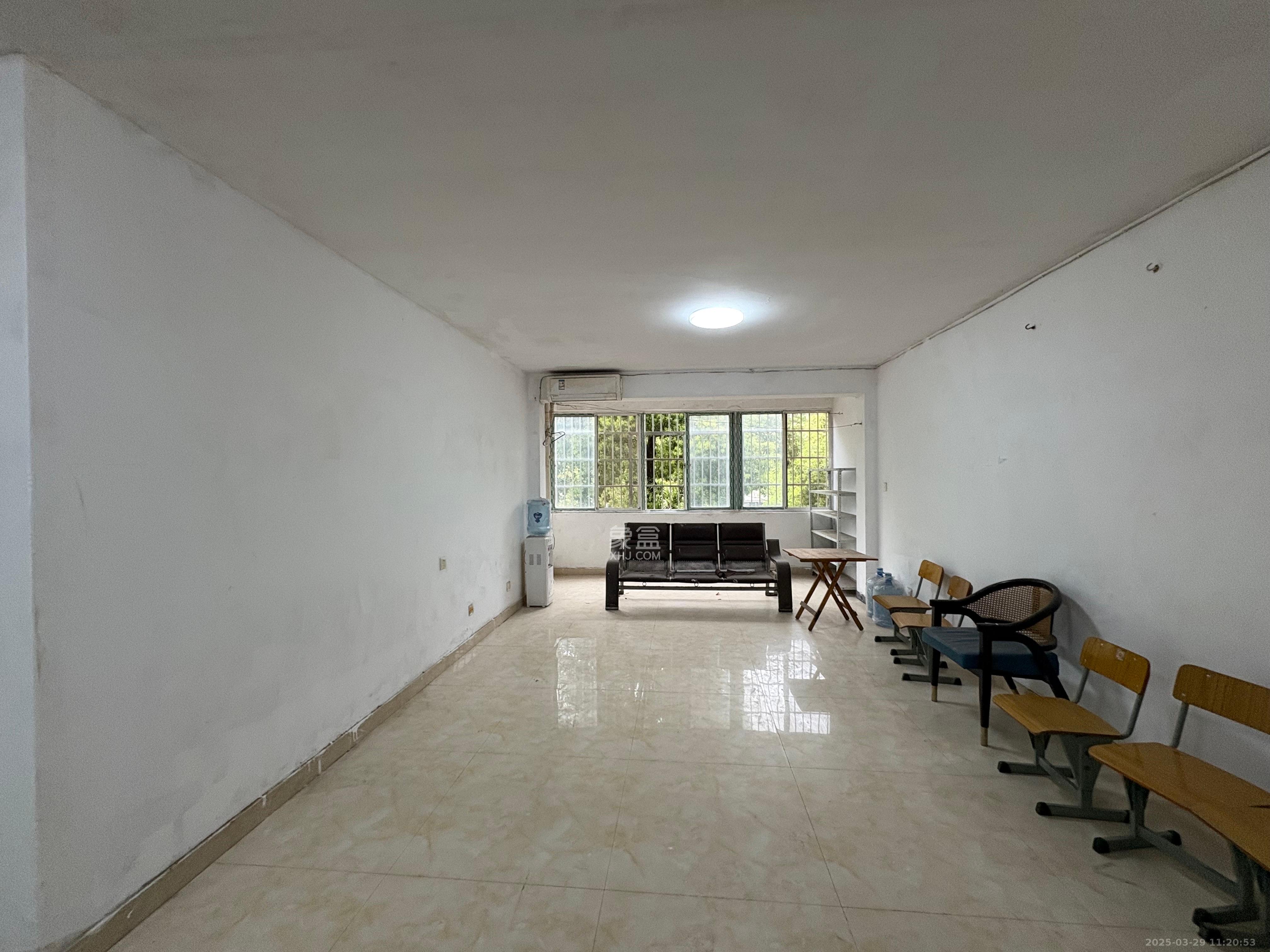 咸嘉新村西子园 2室2厅0卫 1900.0元/月 咸嘉新村西子园 2室2厅0卫 1900.0元/月室内图