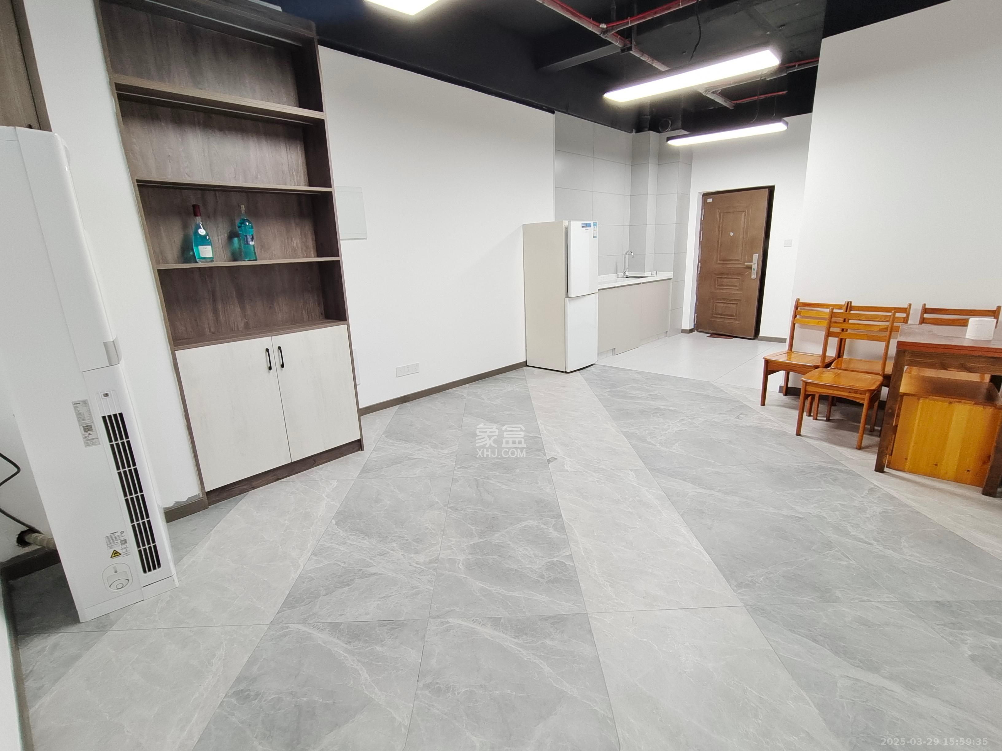 奥克斯滨仕花园(奥克斯洋湖广场/奥克斯中心)  1室0厅0卫    2500.0元/月 奥克斯滨仕花园(奥克斯洋湖广场/奥克斯中心)  1室0厅0卫    2500.0元/月室内图