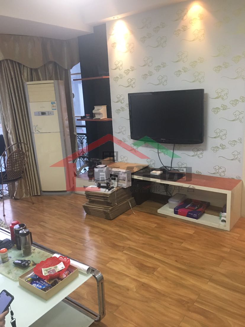 旺角佳园  1室1厅1卫   35.00万客厅