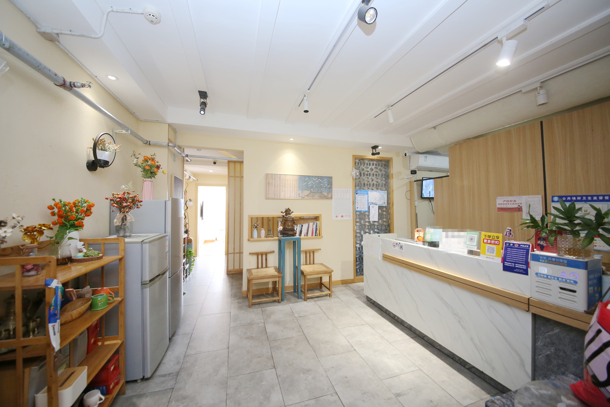 鸿盛大厦  3室1厅1卫   158.00万客厅