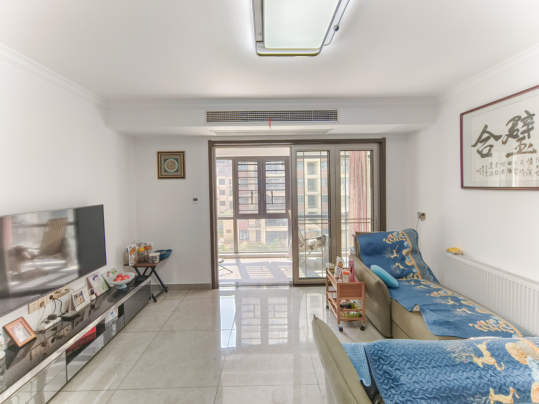 和悦城(蟠龙景苑) 3室2厅2卫 92.8万 和悦城(蟠龙景苑) 3室2厅2卫 92.8万客厅