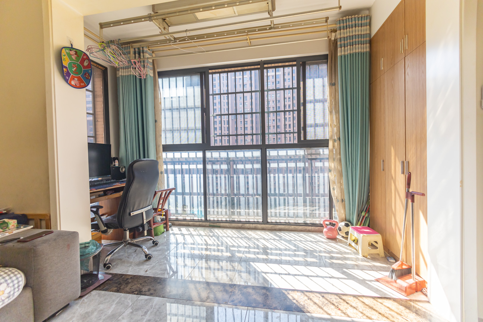 三一街区  3室2厅1卫   73.00万阳台