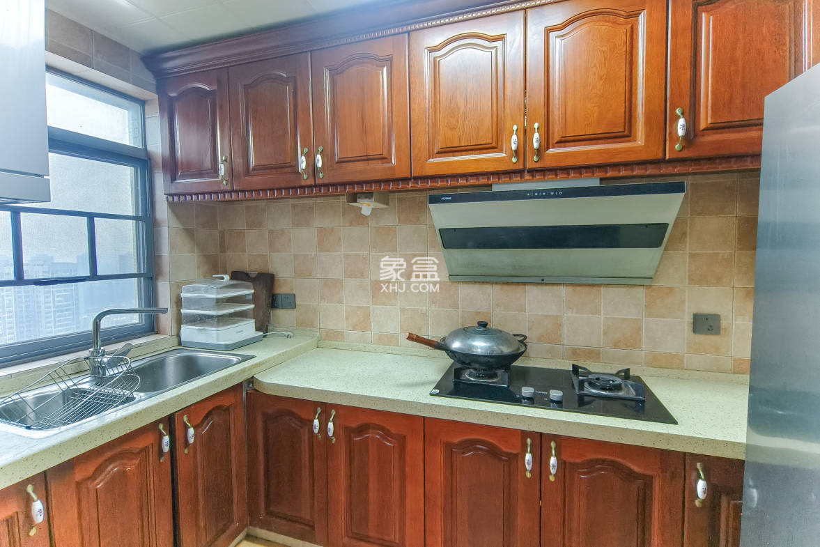 湖湘奥林匹克花园 3室2厅2卫 86.0万 湖湘奥林匹克花园 3室2厅2卫 86.0万厨房
