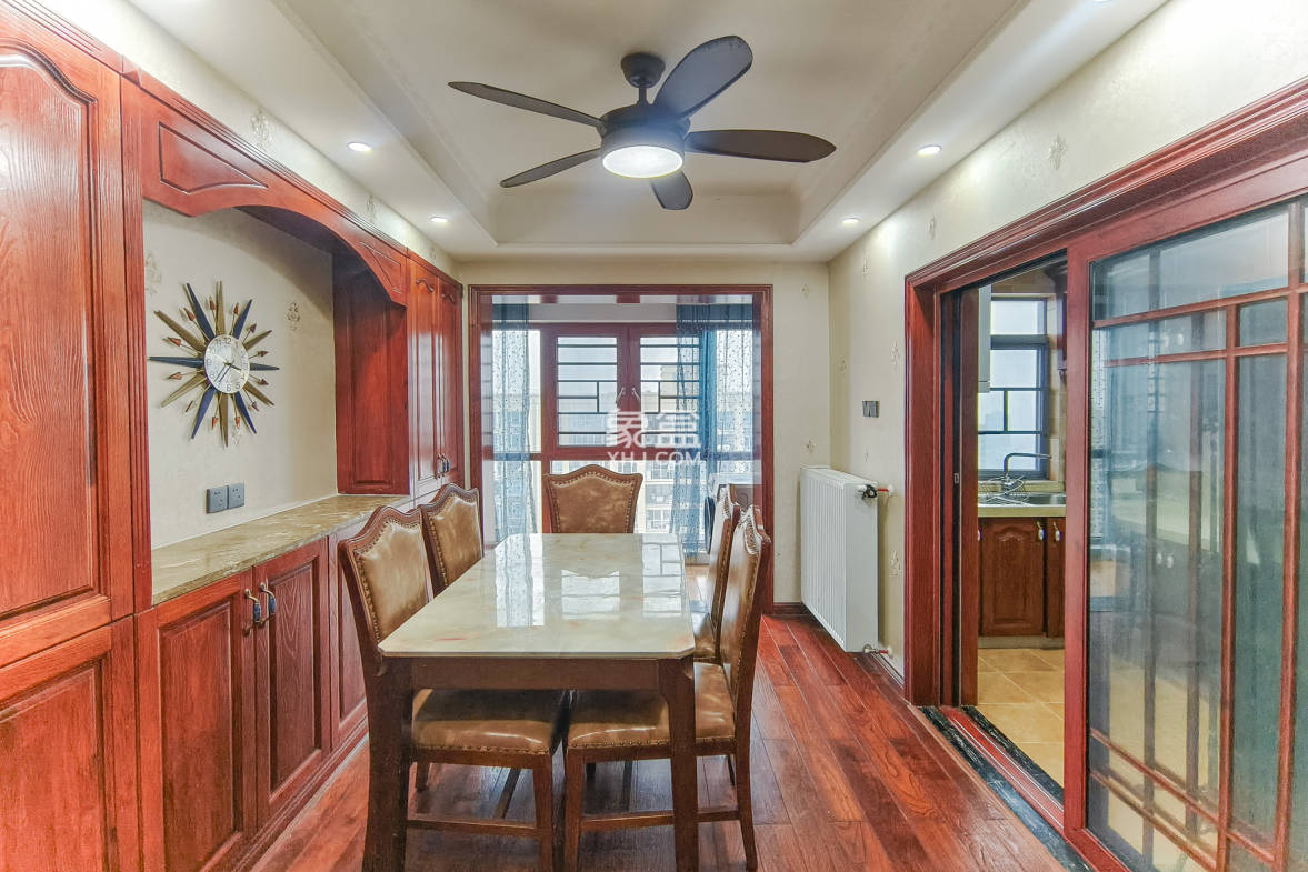 湖湘奥林匹克花园 3室2厅2卫 86.0万 湖湘奥林匹克花园 3室2厅2卫 86.0万客厅