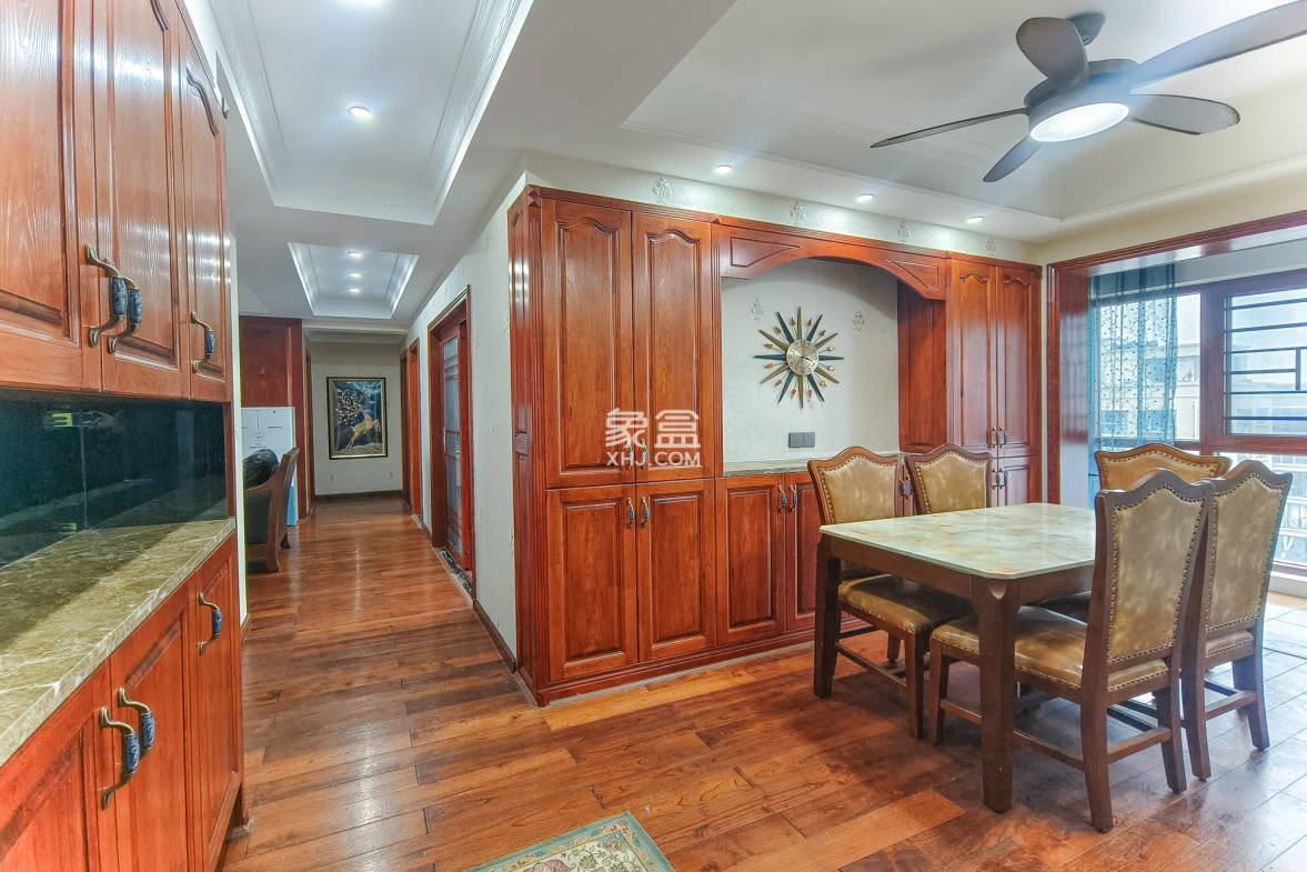 湖湘奥林匹克花园 3室2厅2卫 86.0万 湖湘奥林匹克花园 3室2厅2卫 86.0万客厅