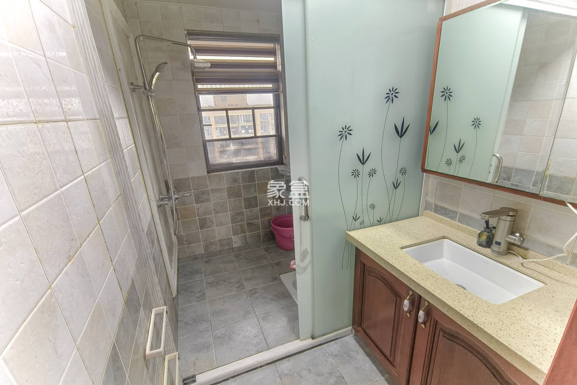 湖湘奥林匹克花园 3室2厅2卫 86.0万 湖湘奥林匹克花园 3室2厅2卫 86.0万卫生间