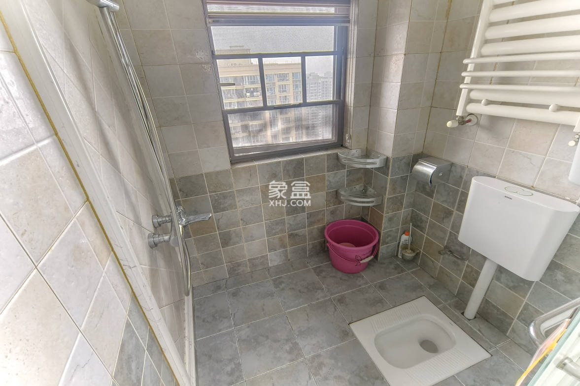 湖湘奥林匹克花园 3室2厅2卫 86.0万 湖湘奥林匹克花园 3室2厅2卫 86.0万卫生间