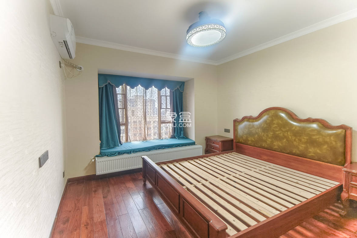 湖湘奥林匹克花园 3室2厅2卫 86.0万 湖湘奥林匹克花园 3室2厅2卫 86.0万卧室