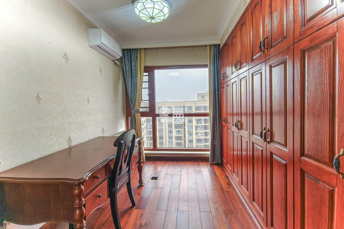 湖湘奥林匹克花园 3室2厅2卫 86.0万 湖湘奥林匹克花园 3室2厅2卫 86.0万卧室