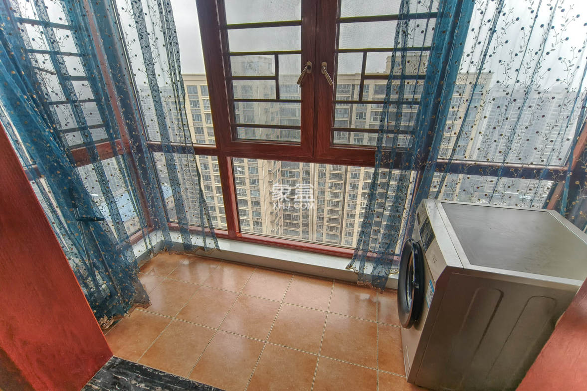 湖湘奥林匹克花园 3室2厅2卫 86.0万 湖湘奥林匹克花园 3室2厅2卫 86.0万阳台