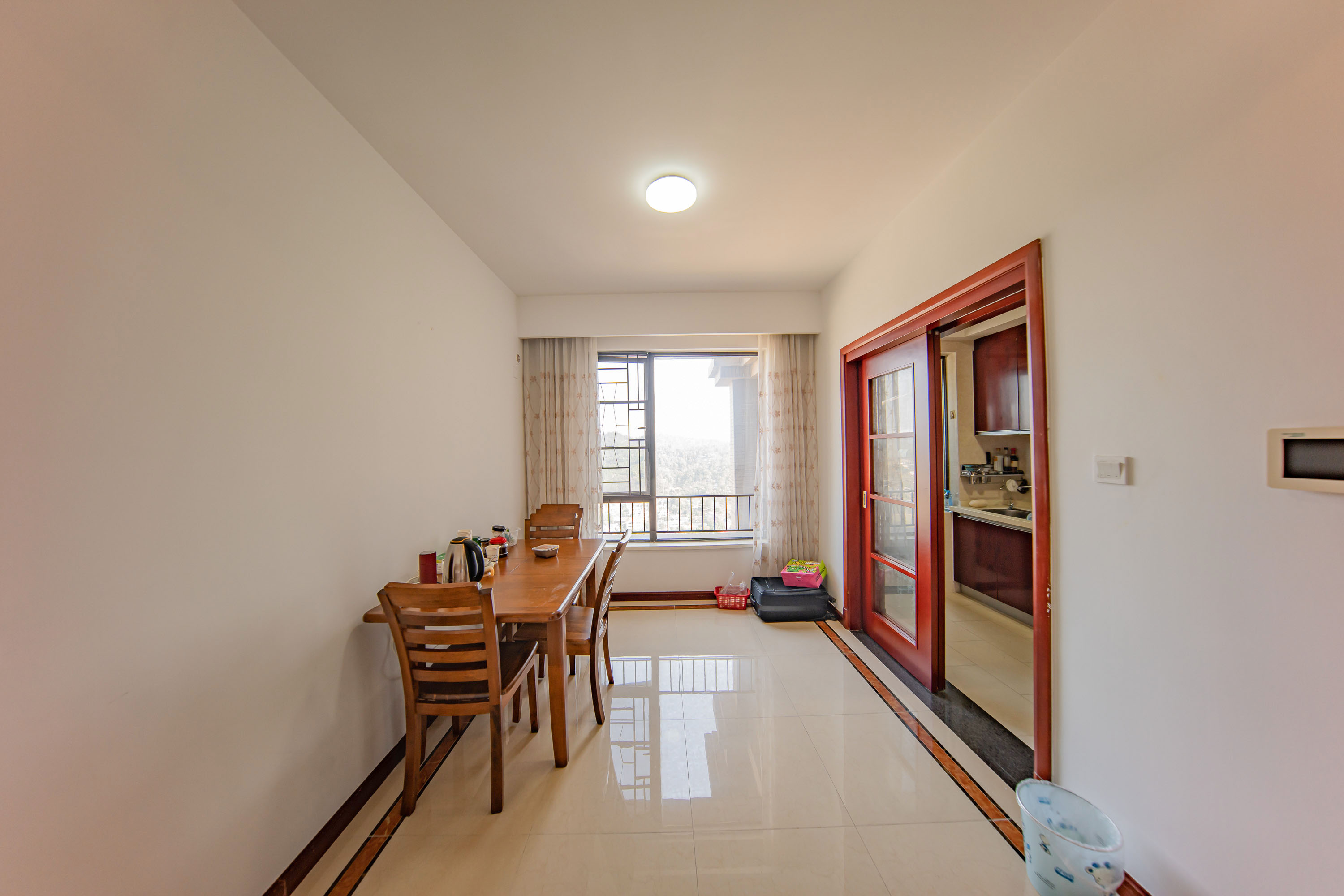 中海国际四期  3室2厅2卫    70.8万 中海国际四期  3室2厅2卫    70.8万客厅