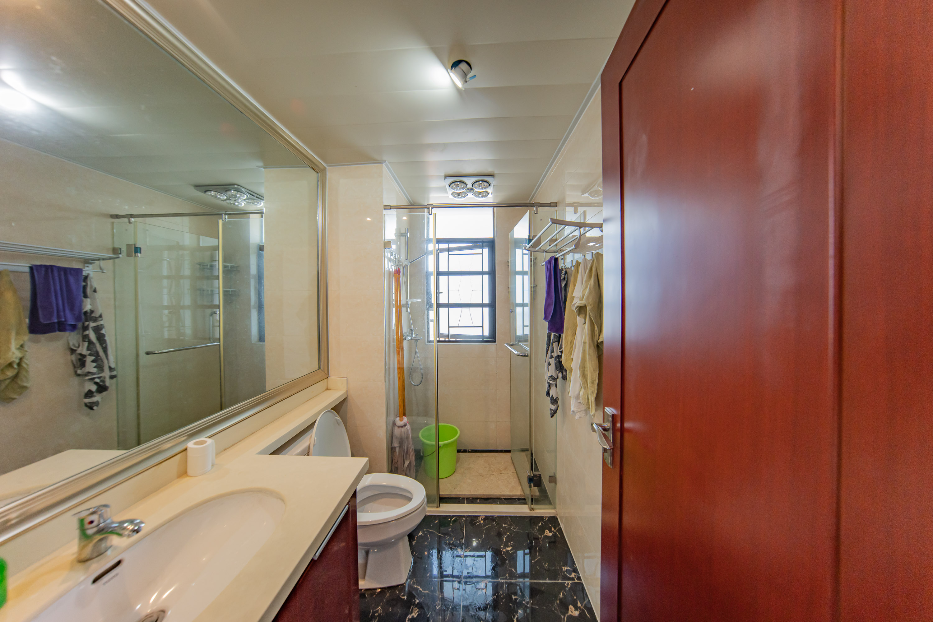 中海国际四期  3室2厅2卫    70.8万 中海国际四期  3室2厅2卫    70.8万卫生间