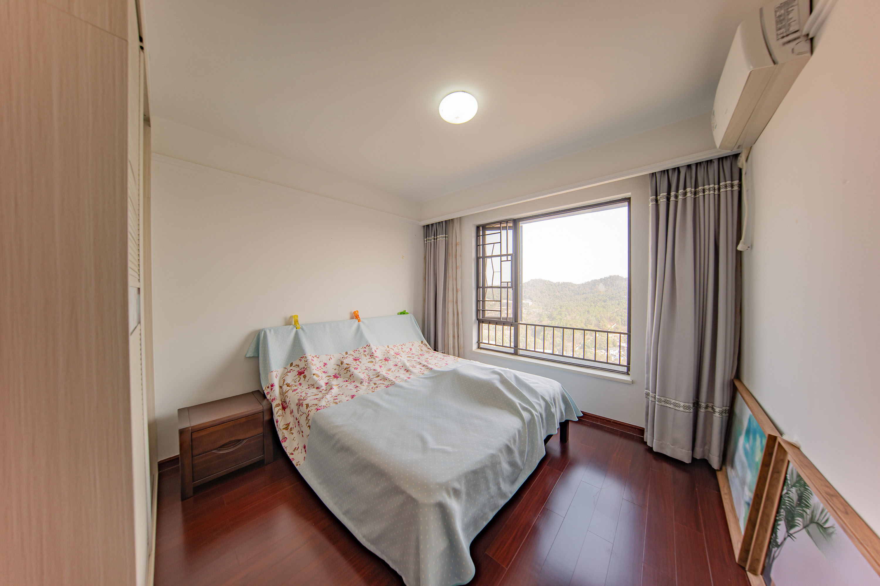 中海国际四期  3室2厅2卫    70.8万 中海国际四期  3室2厅2卫    70.8万卧室