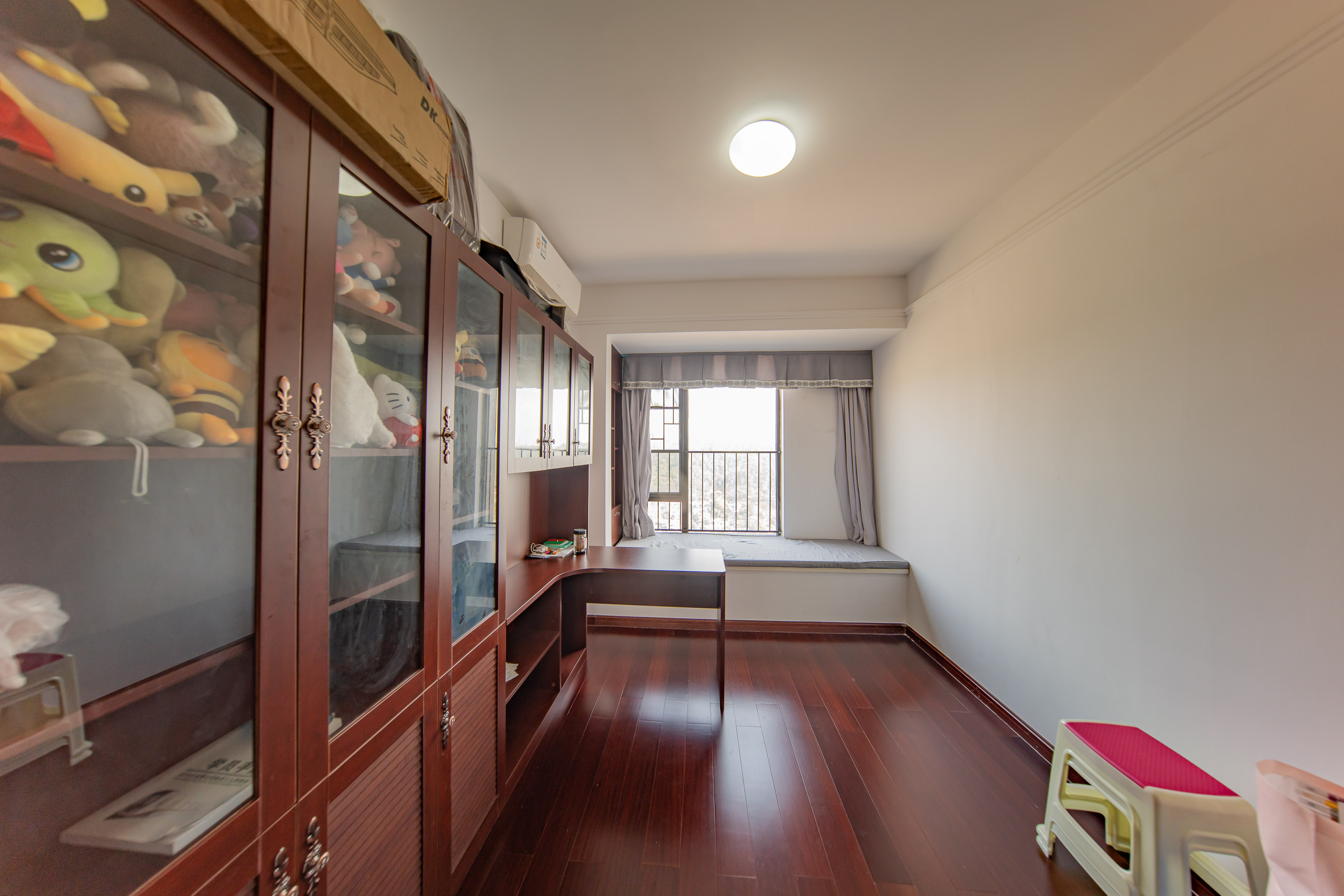 中海国际四期  3室2厅2卫    70.8万 中海国际四期  3室2厅2卫    70.8万卧室