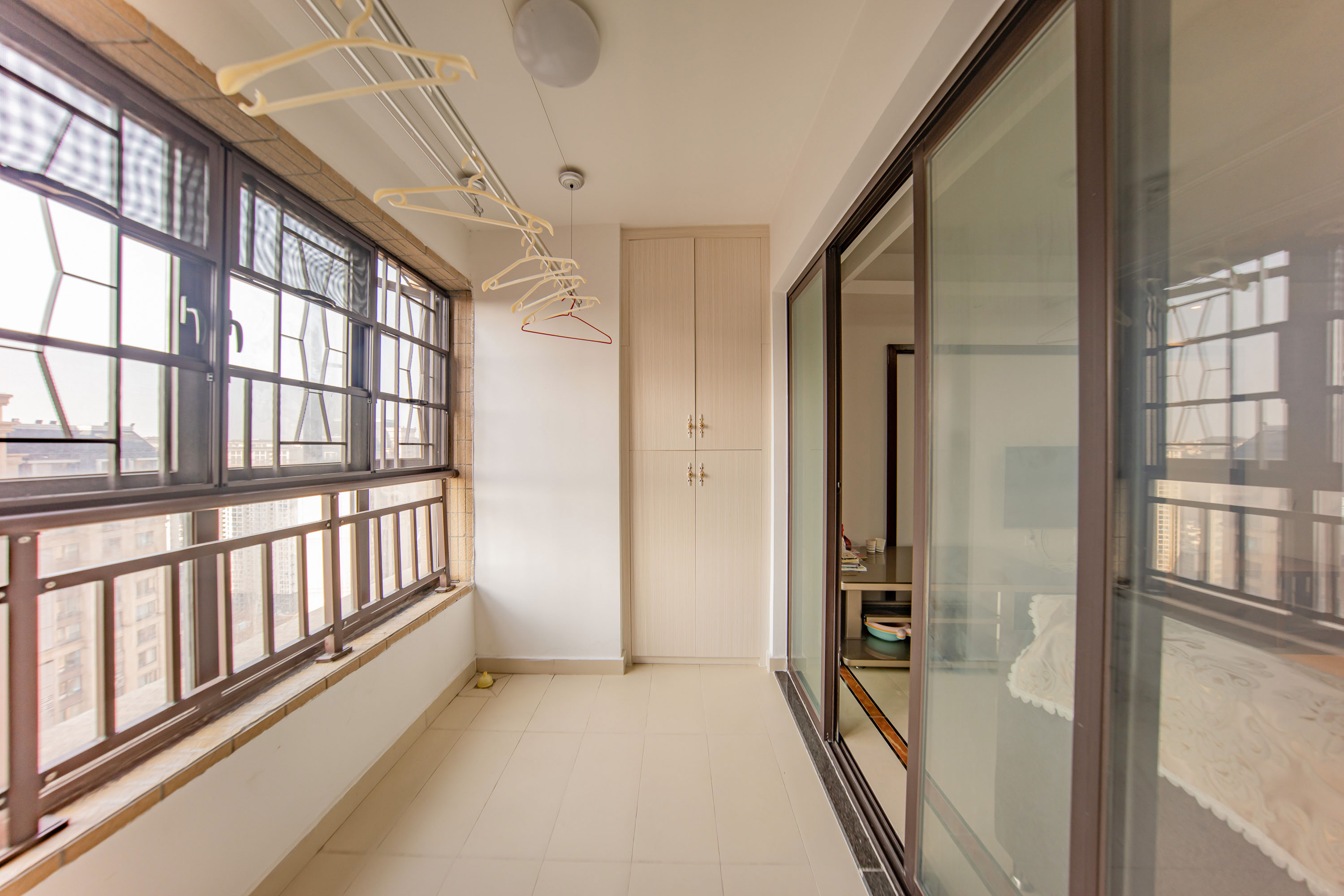 中海国际四期  3室2厅2卫    70.8万 中海国际四期  3室2厅2卫    70.8万阳台