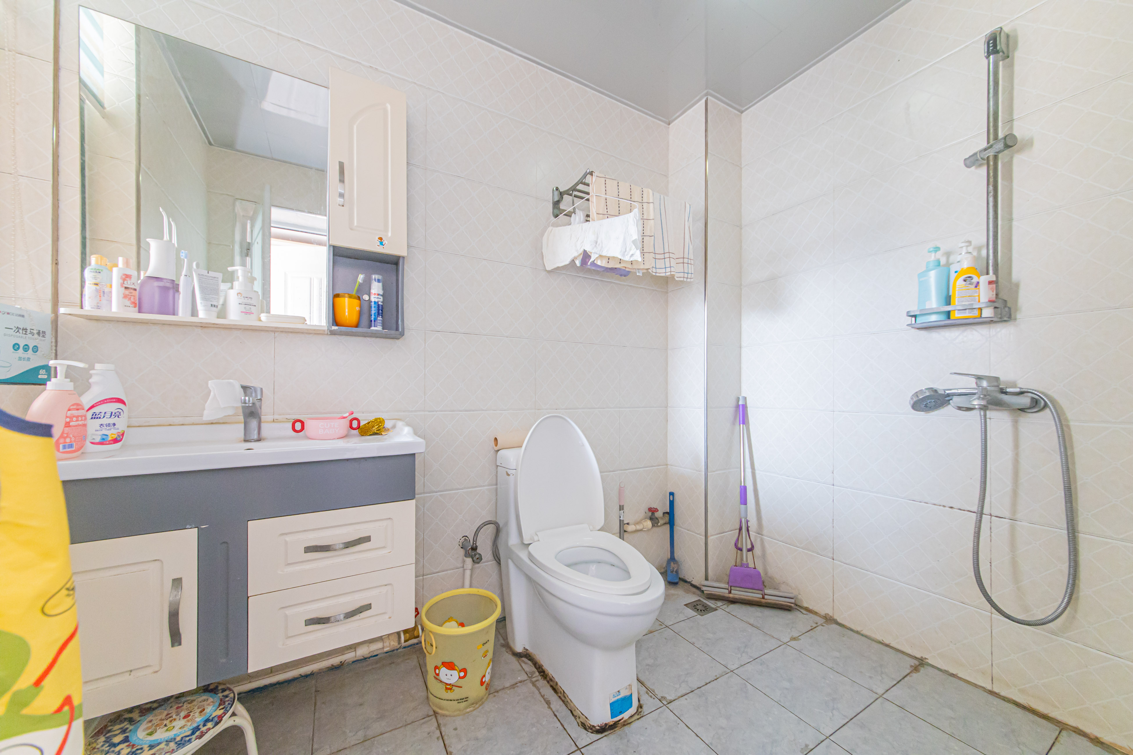 银桂苑 4室2厅1卫 127.7万 银桂苑 4室2厅1卫 127.7万卫生间