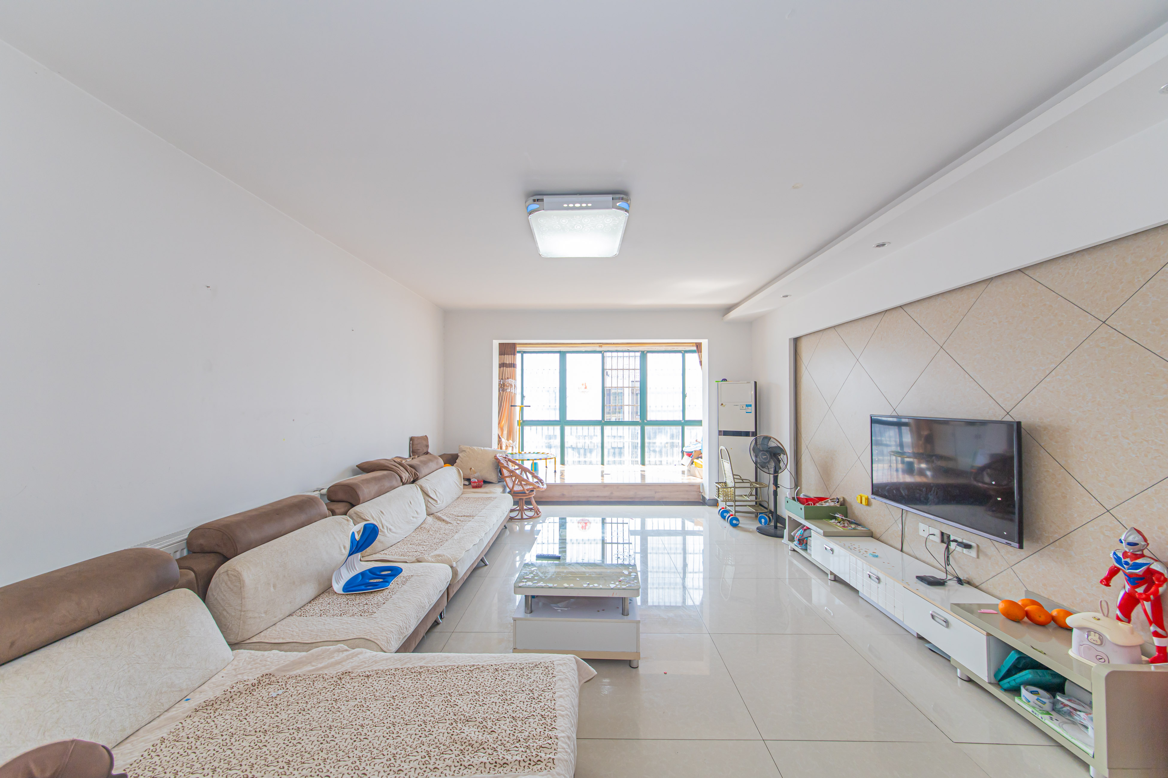 银桂苑 4室2厅1卫 127.7万 银桂苑 4室2厅1卫 127.7万客厅