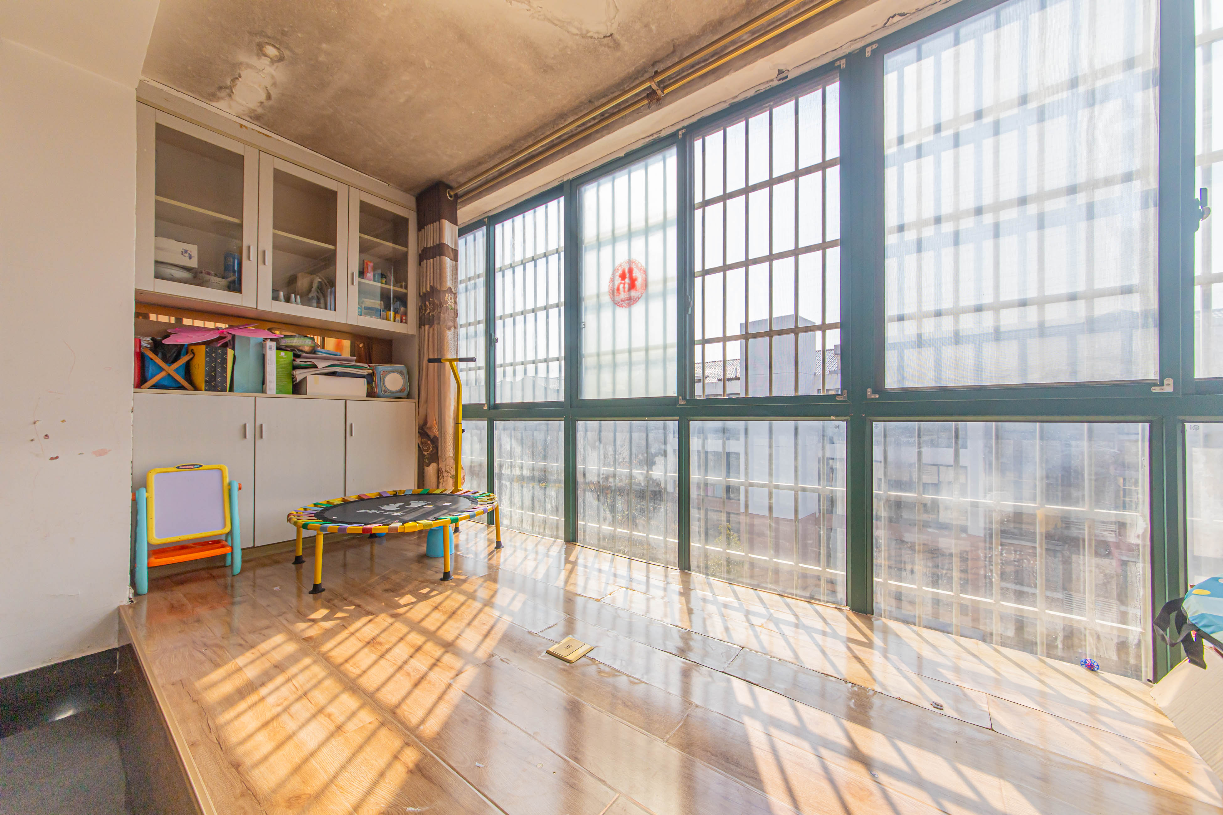 银桂苑 4室2厅1卫 127.7万 银桂苑 4室2厅1卫 127.7万阳台