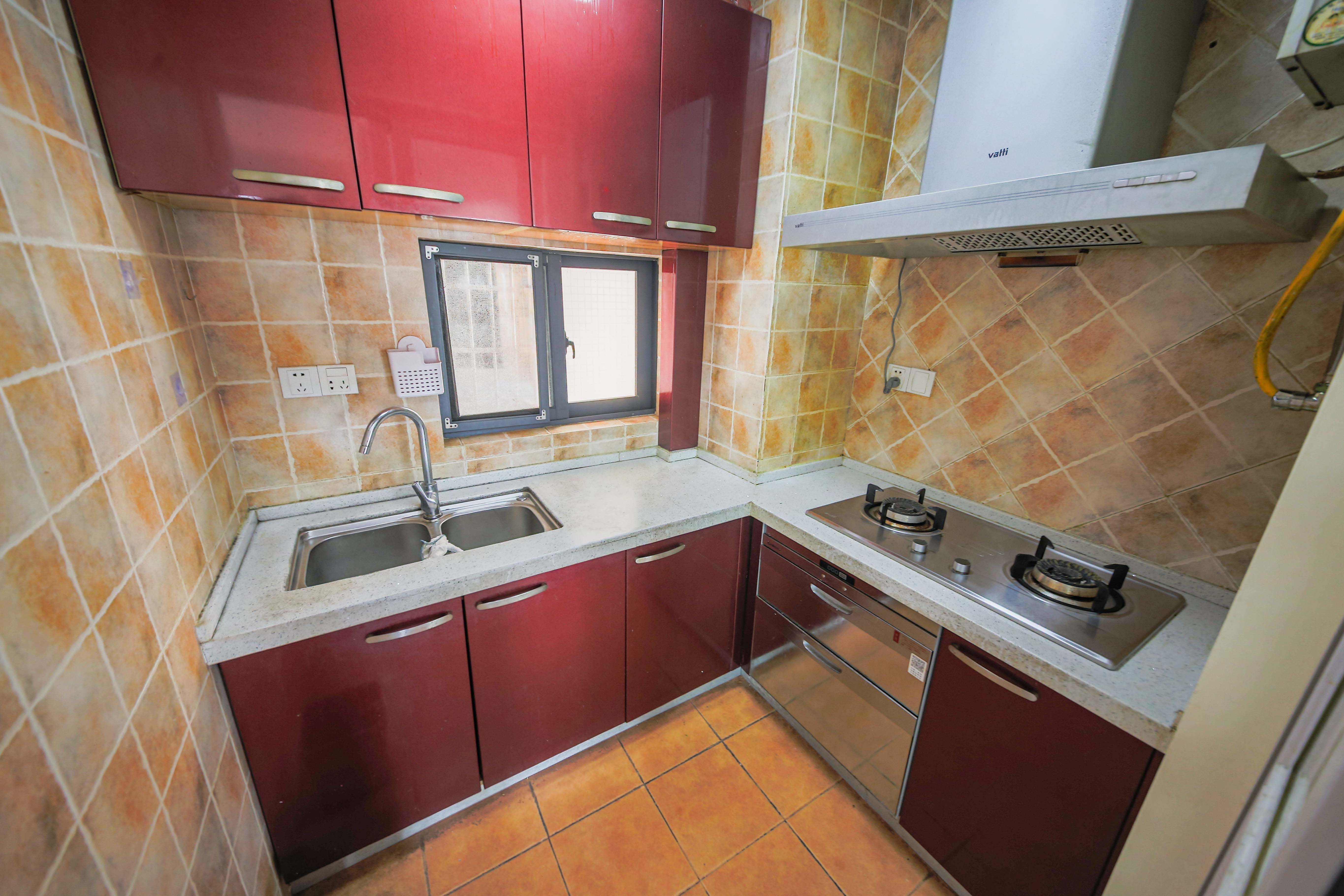 上峰苑(兰亭玥岛)  3室2厅1卫    58.0万 上峰苑(兰亭玥岛)  3室2厅1卫    58.0万厨房