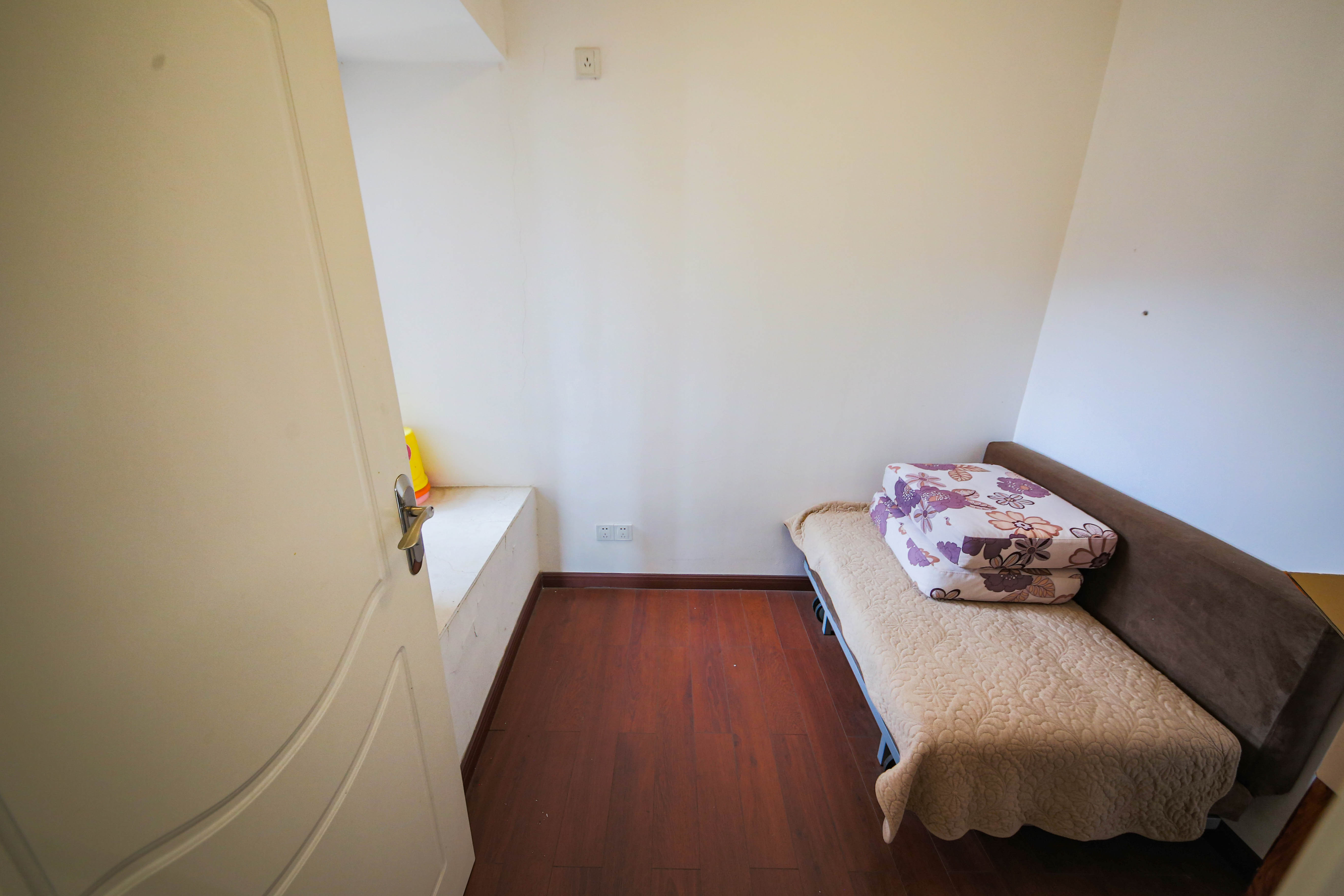 上峰苑(兰亭玥岛)  3室2厅1卫    58.0万 上峰苑(兰亭玥岛)  3室2厅1卫    58.0万卧室