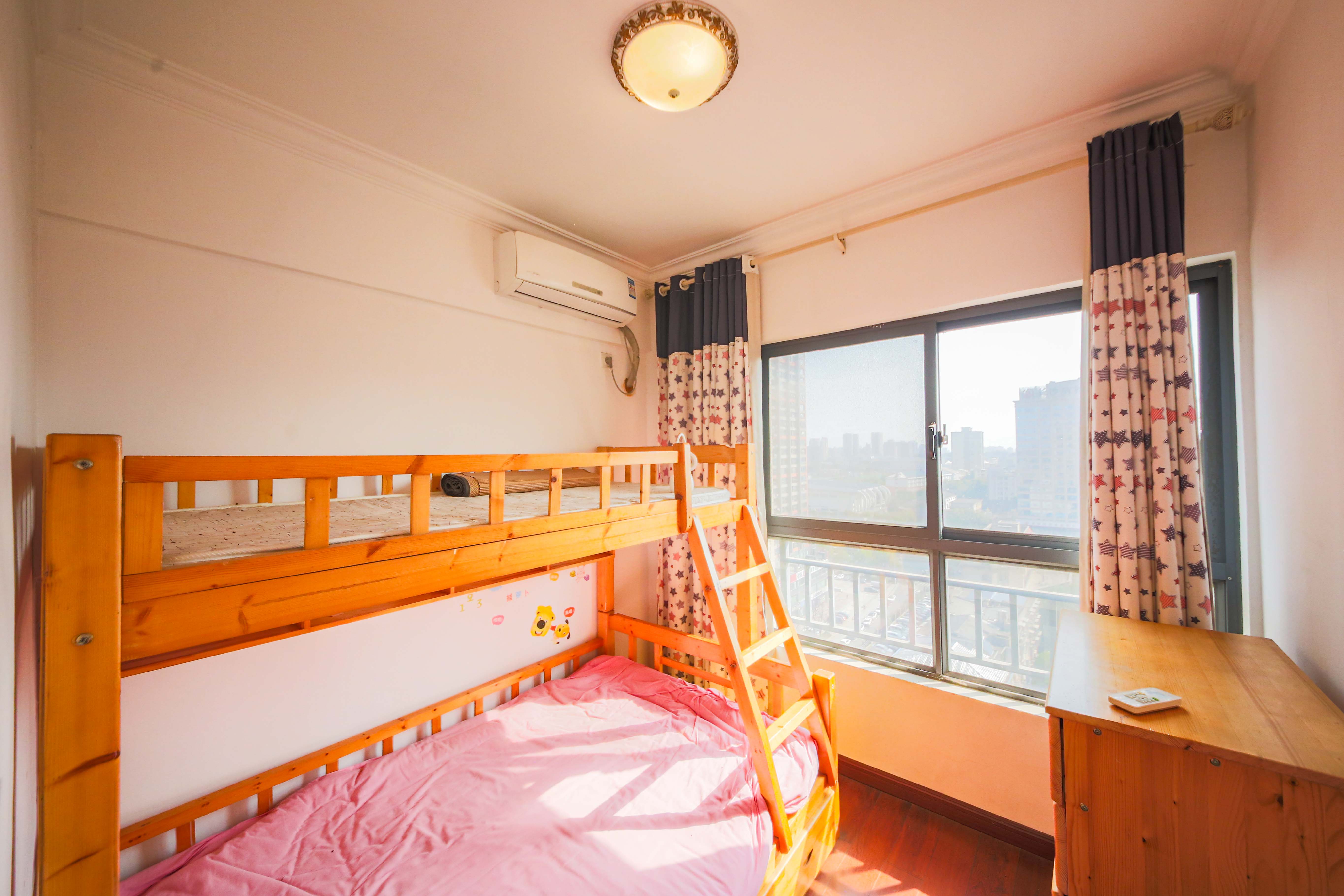 上峰苑(兰亭玥岛)  3室2厅1卫    58.0万 上峰苑(兰亭玥岛)  3室2厅1卫    58.0万卧室