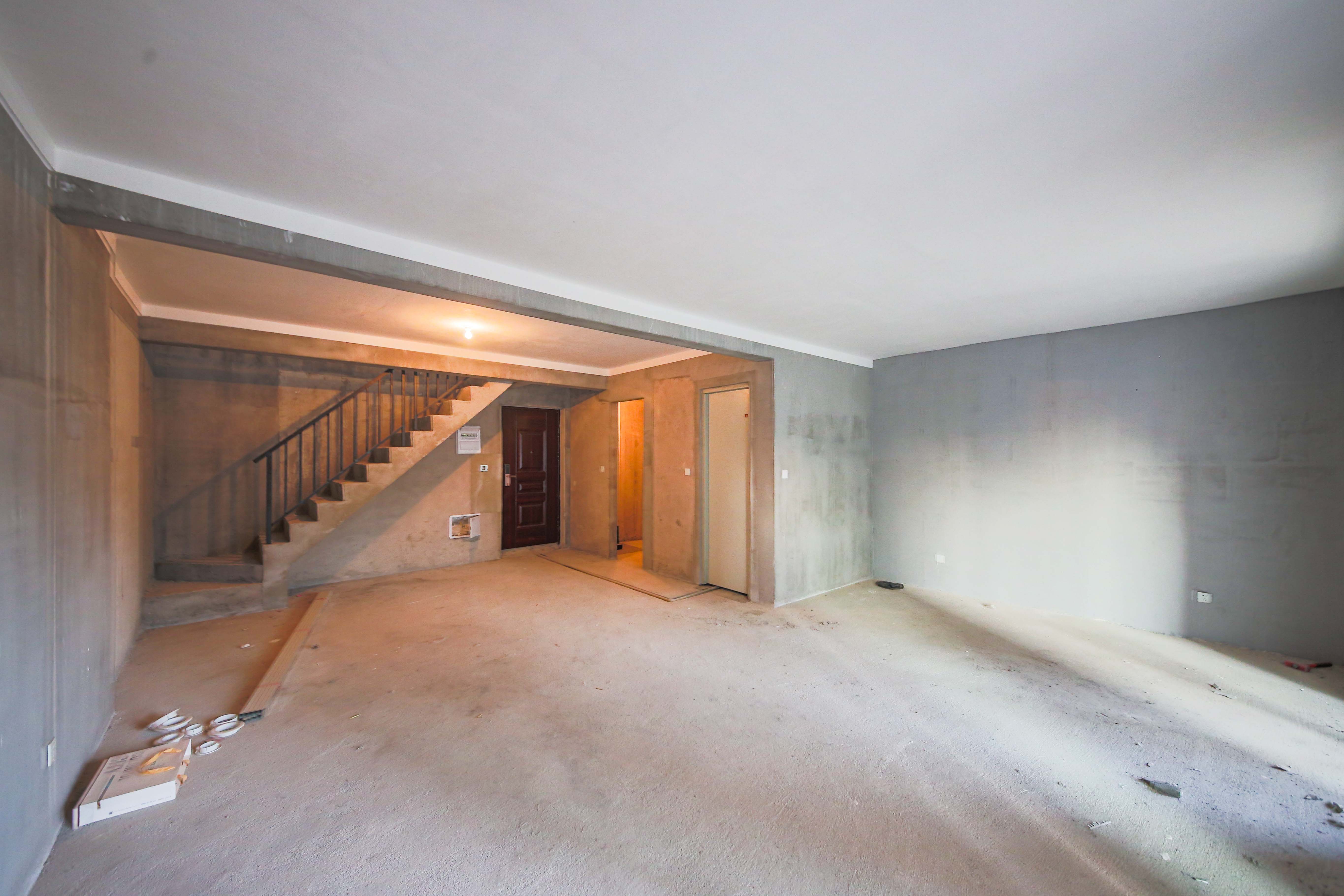 中建钰和城  1室0厅0卫   180.00万客厅